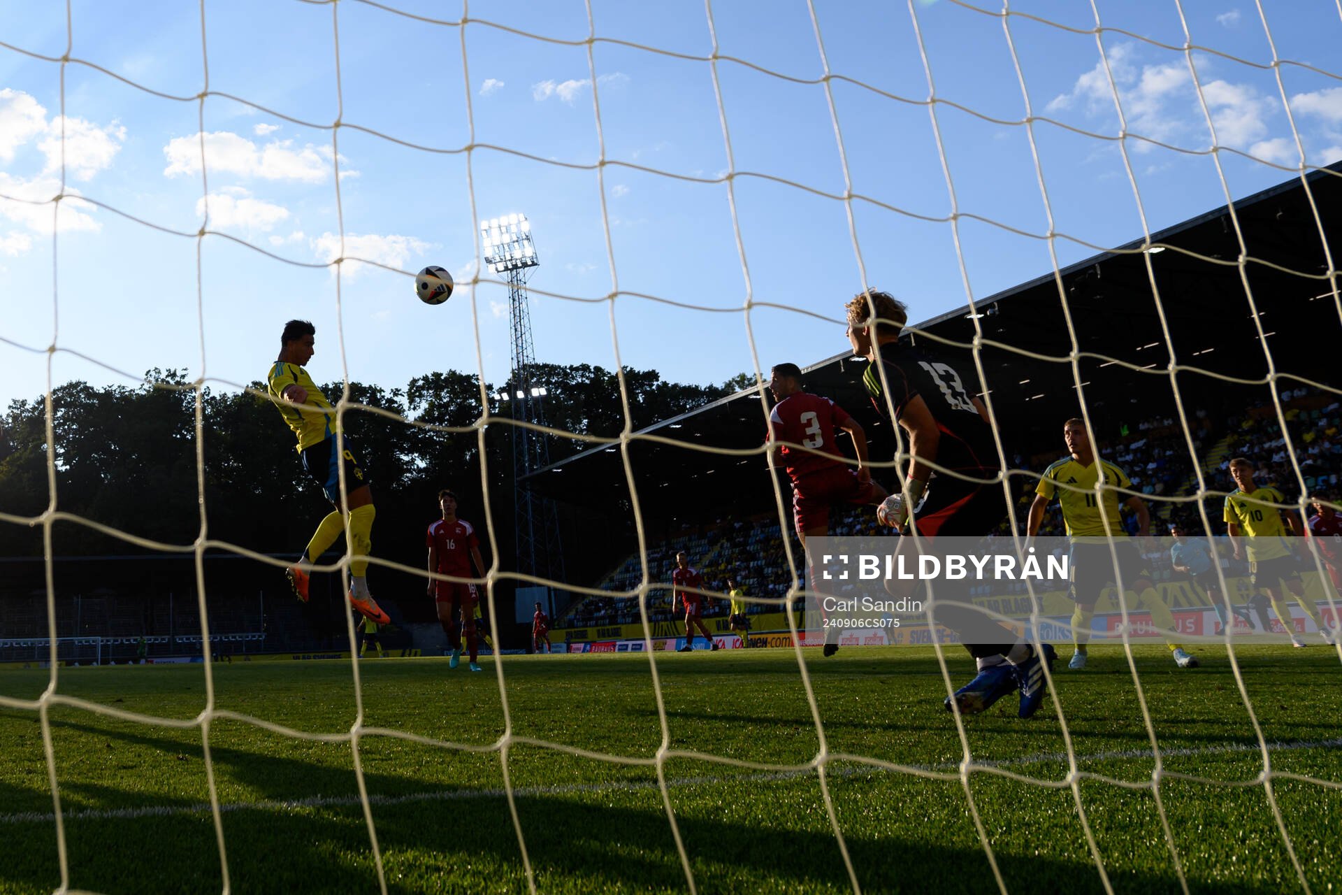 Jusef Erabi of Sweden scores 3-0