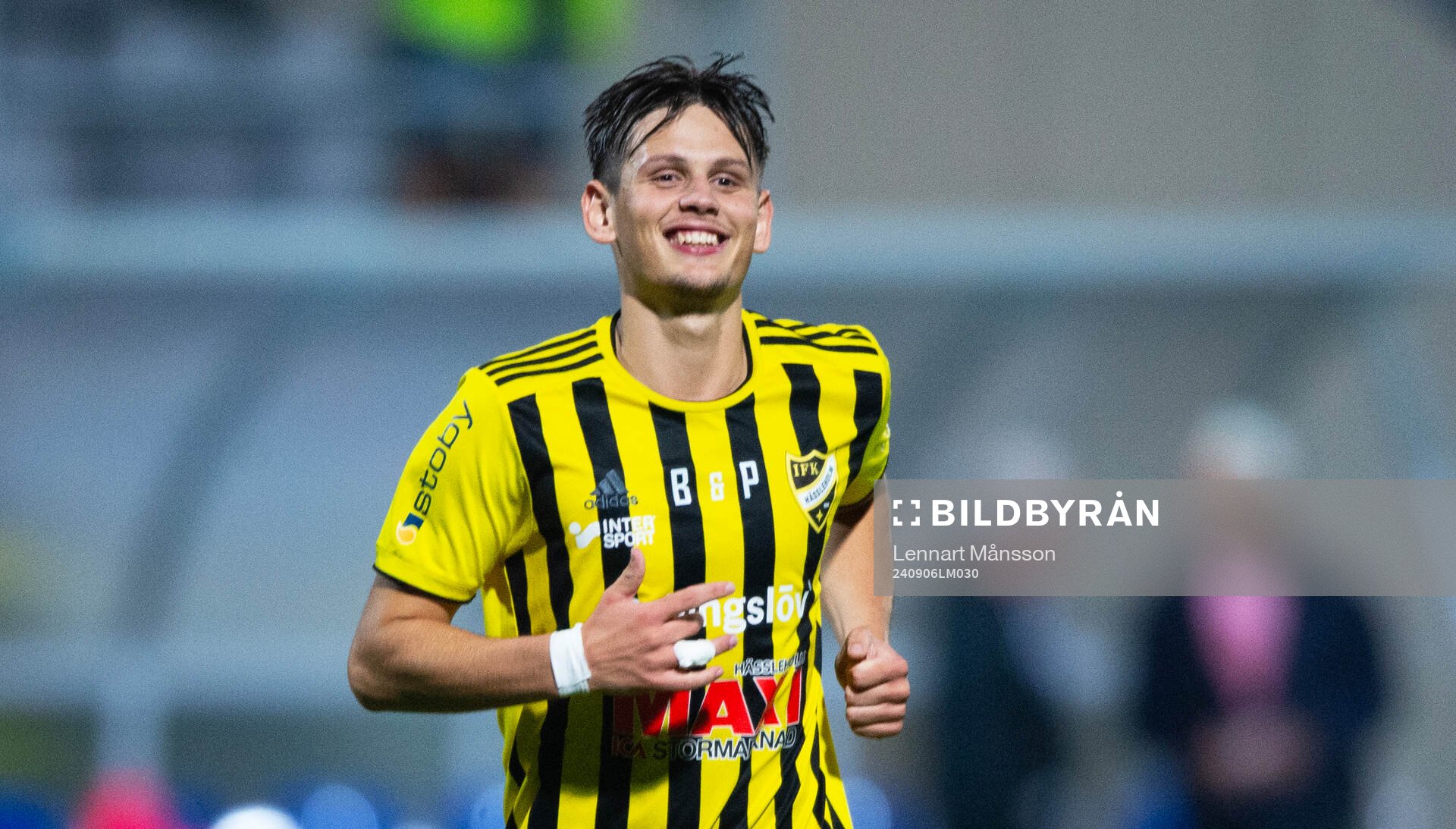 IFK Hässleholms Viktor Ahlgren i matchen i division 2