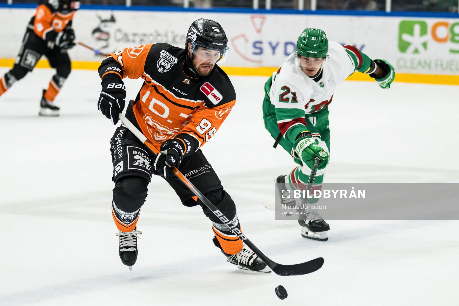 Wolfsburgs Fabio Pfohl och Rögles Albin Sundsvik