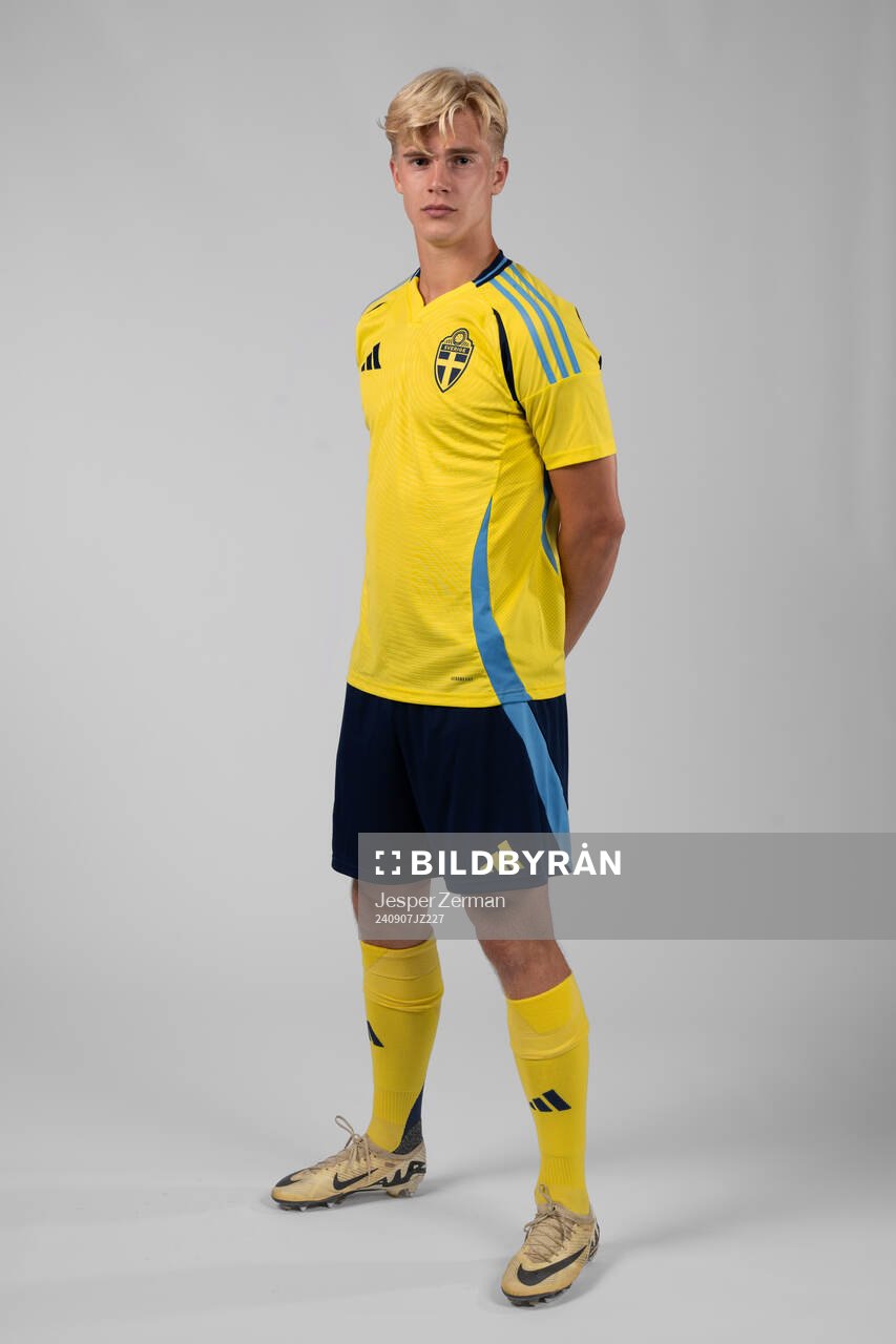 Lucas Bergvall of the Swedish men's football national team