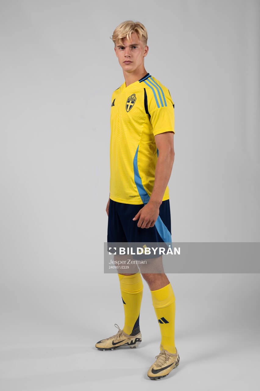 Lucas Bergvall of the Swedish men's football national team