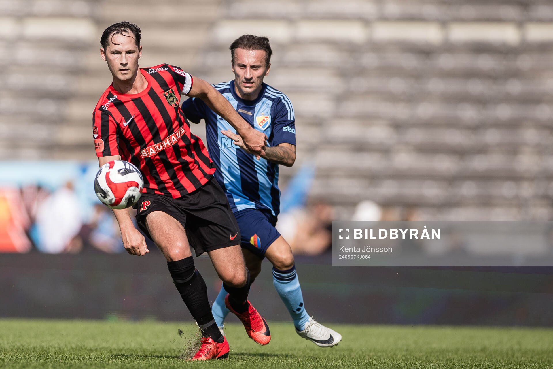 Brommapojkarnas Magnus Haglund och Djurgårdens Lolo Chanko