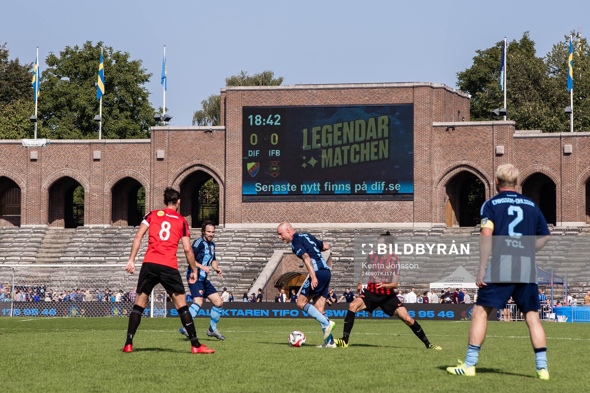 En bildskärm visar logotyp för Legendarmatchen