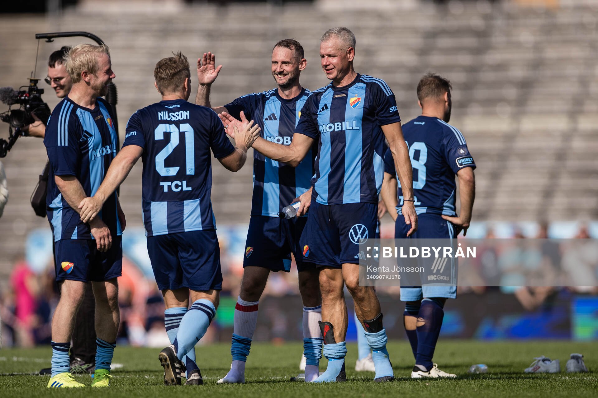 Djurgårdens Lucas Nilsson jublar med lagkamrater