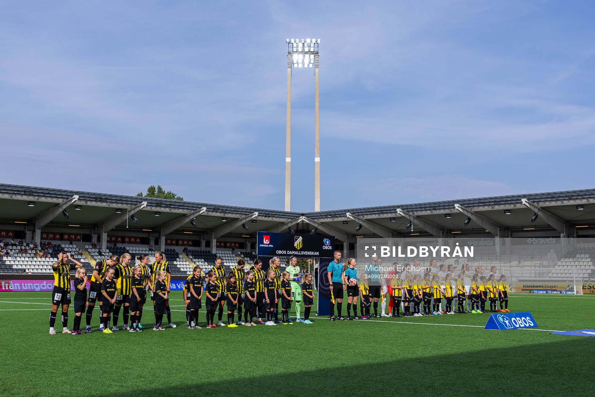 Häckens och AIKs spelare vid line-up