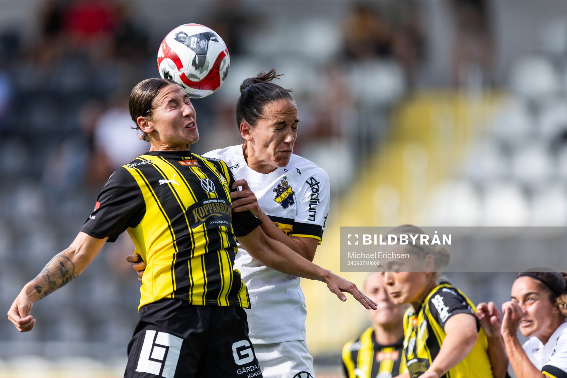 Häckens Tabby Tindell och AIKs Anna Oskarsson