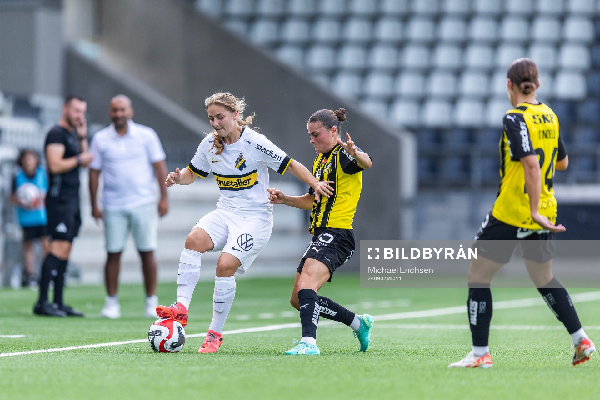 AIKs Maja Johansson och Häckens Hanna Wijk
