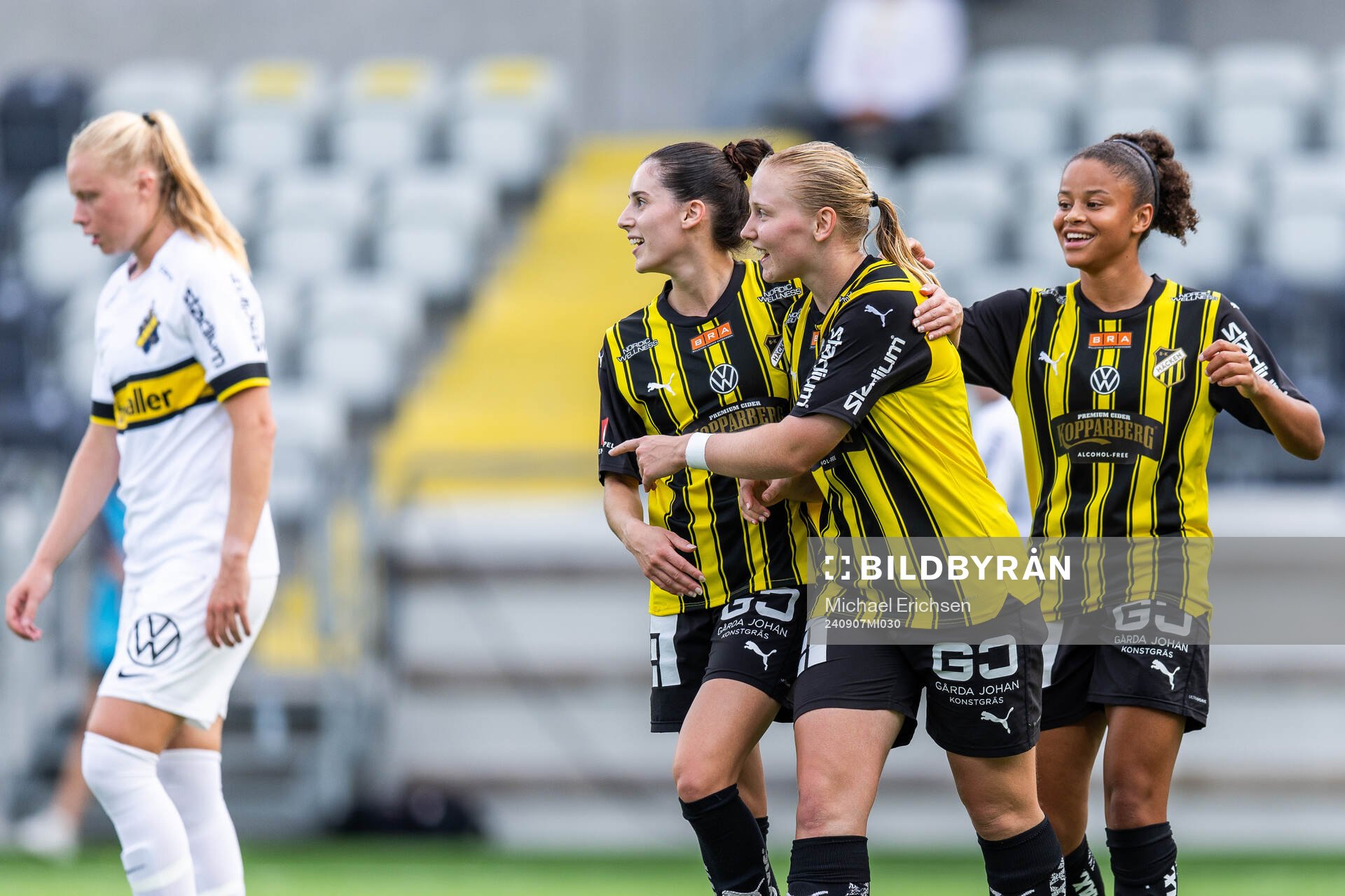 Häckens Johanna Fossdalsá Sørensen (mitten) jublar med