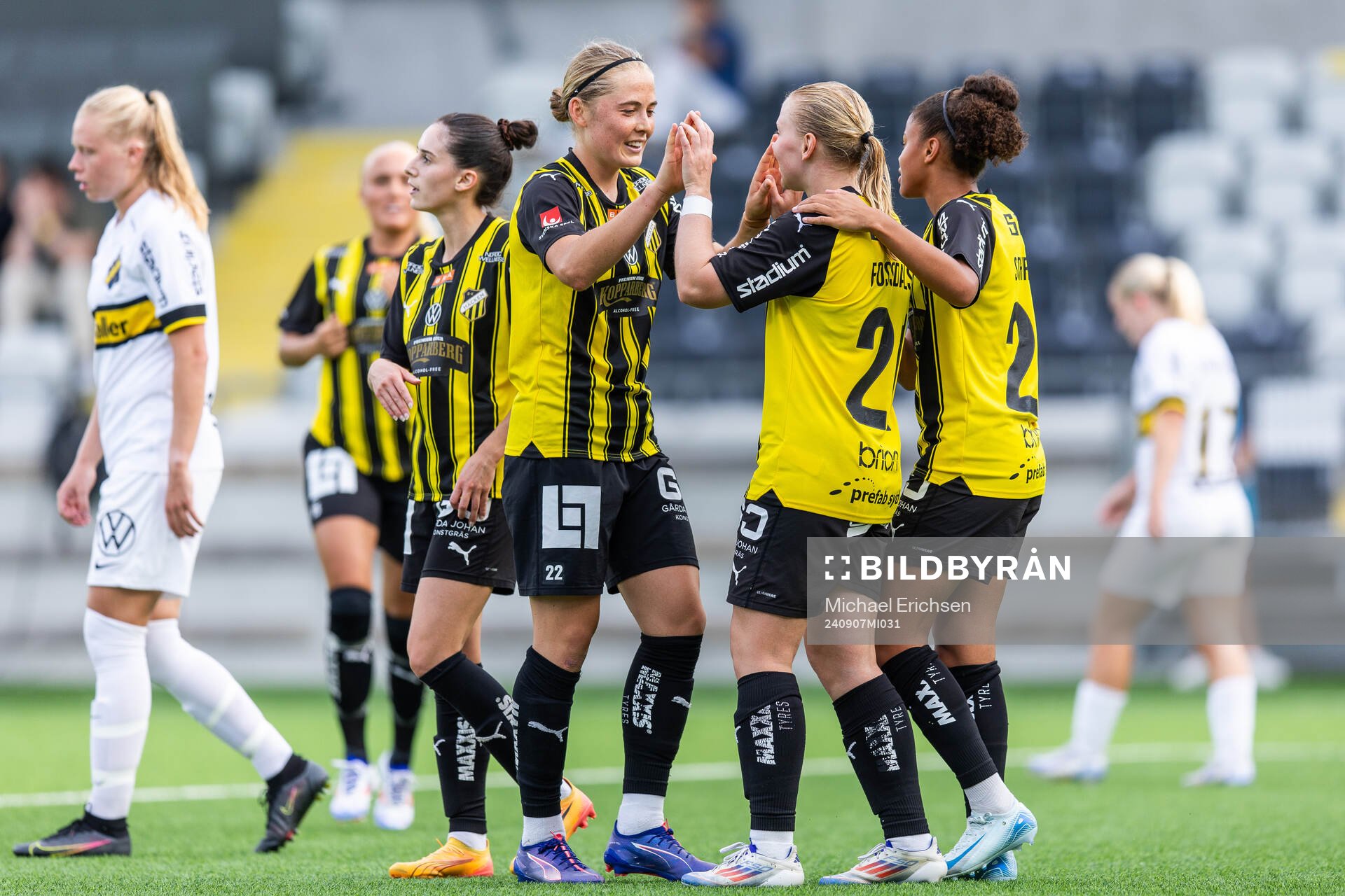 Häckens Johanna Fossdalsá Sørensen (mitten) jublar med