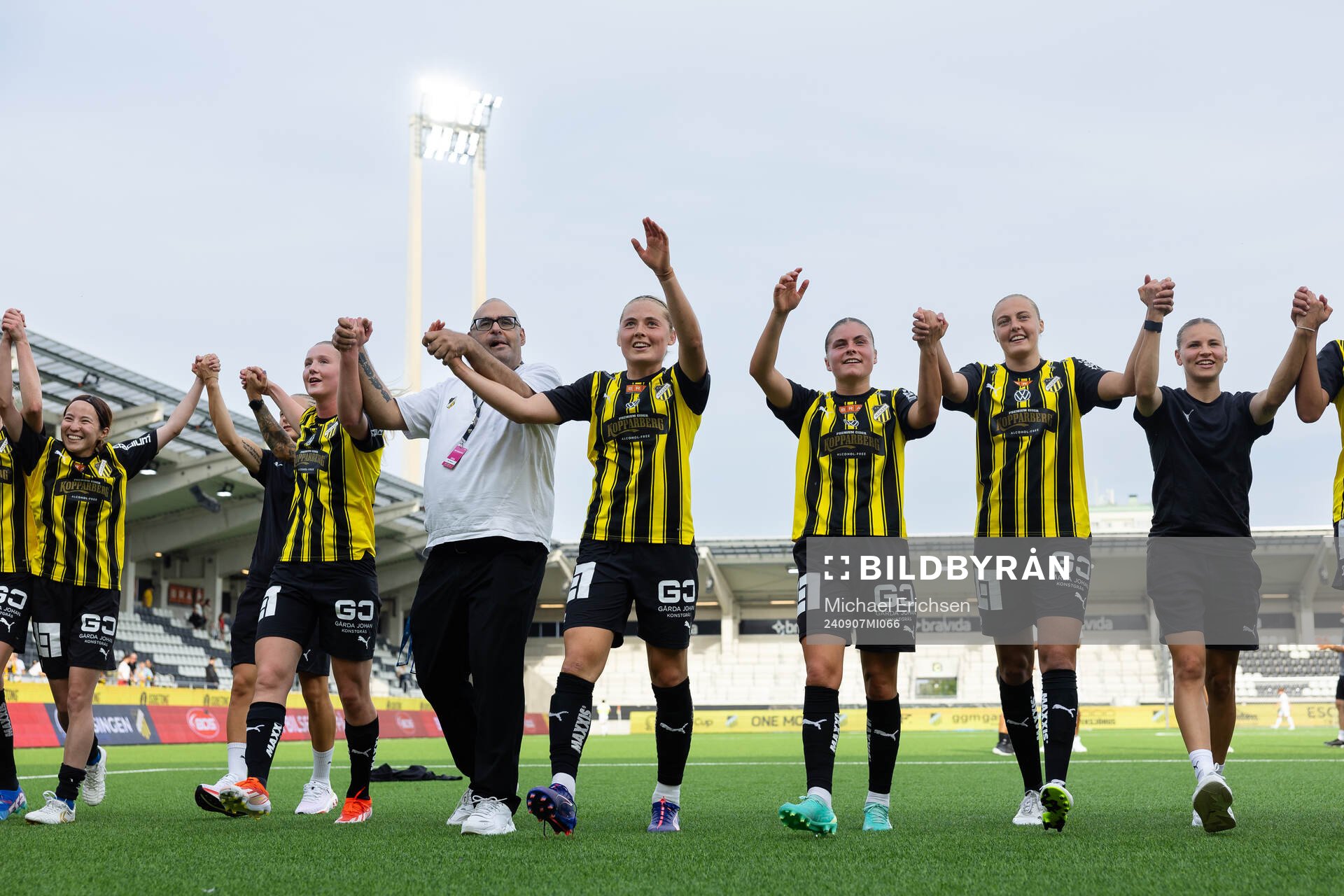Häckens spelare jublar