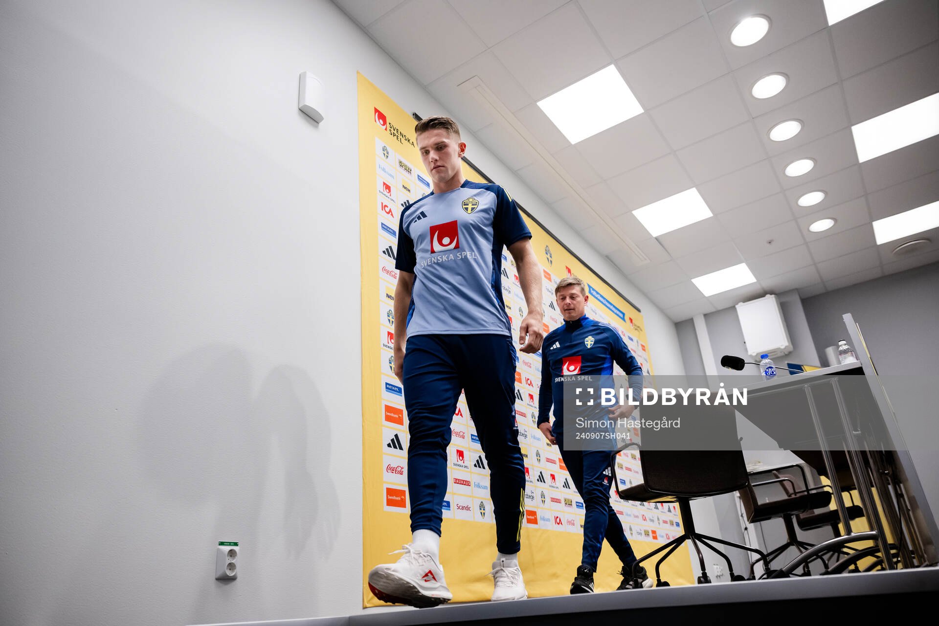 Viktor Gyökeres and head coach Jon Dahl Tomasson of the