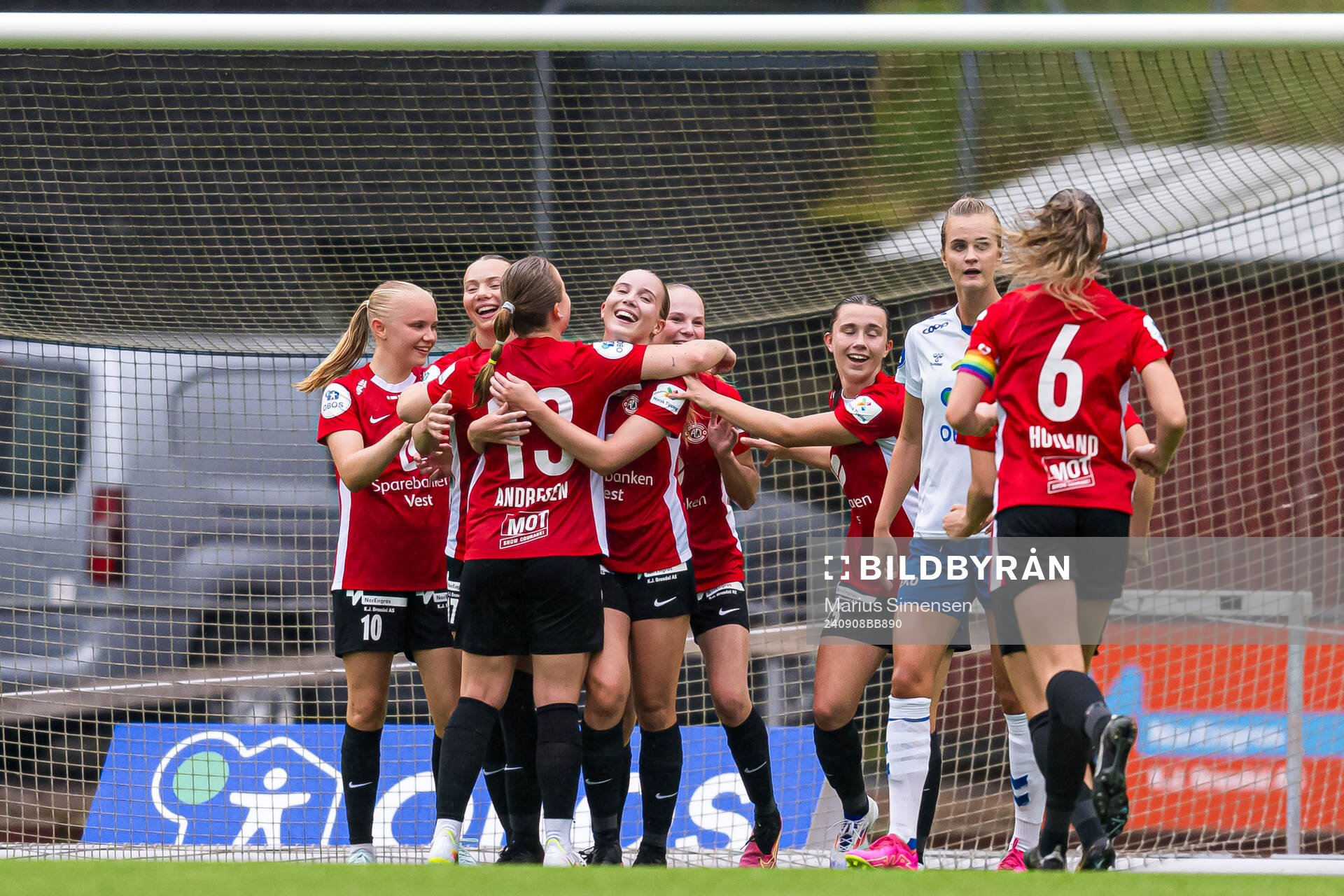 Vilde Vedeler of Arna-Bjørnar celebrates