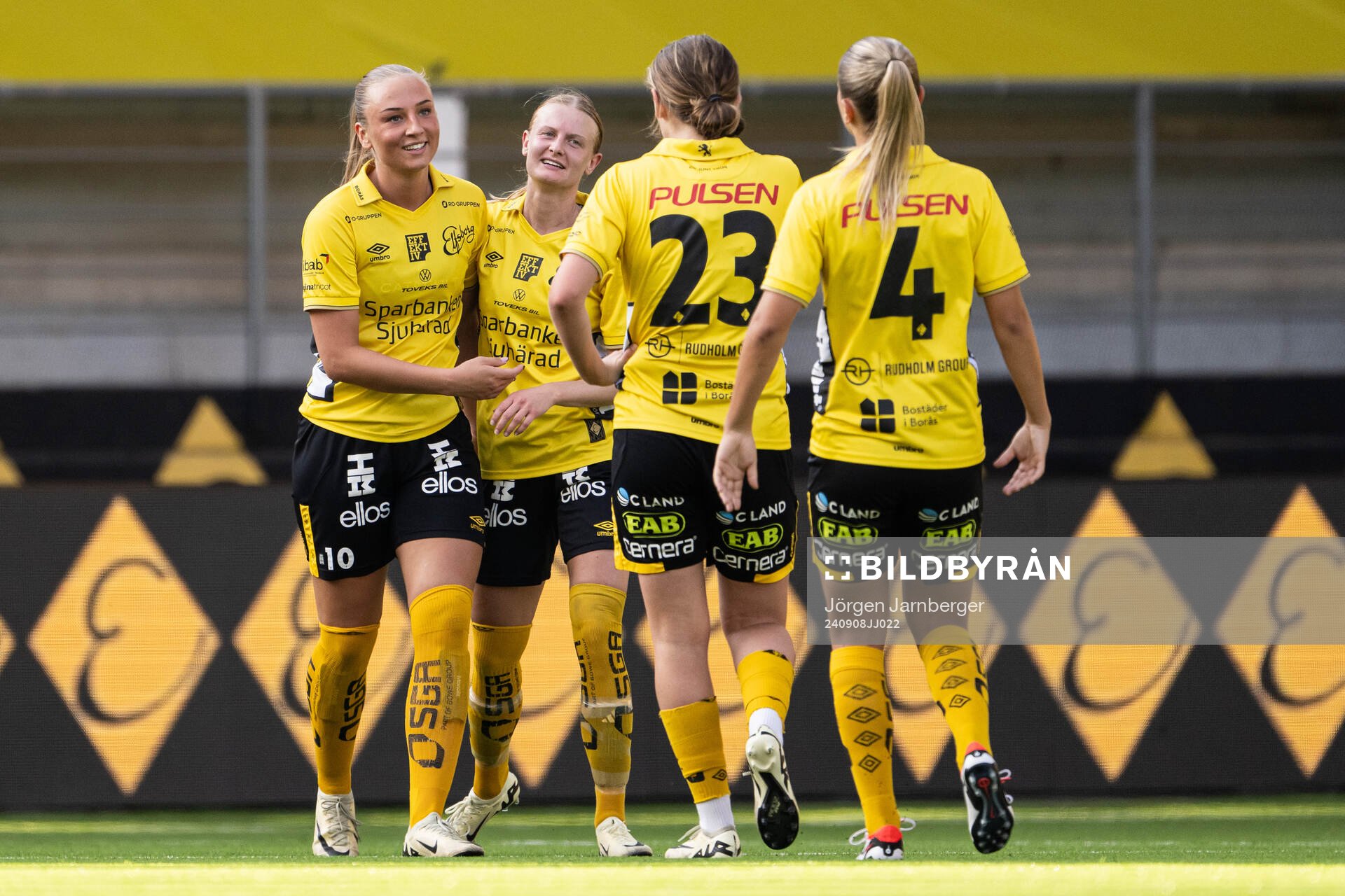 Elfsborgs Stina jensen jublar med Hanna Jiozon