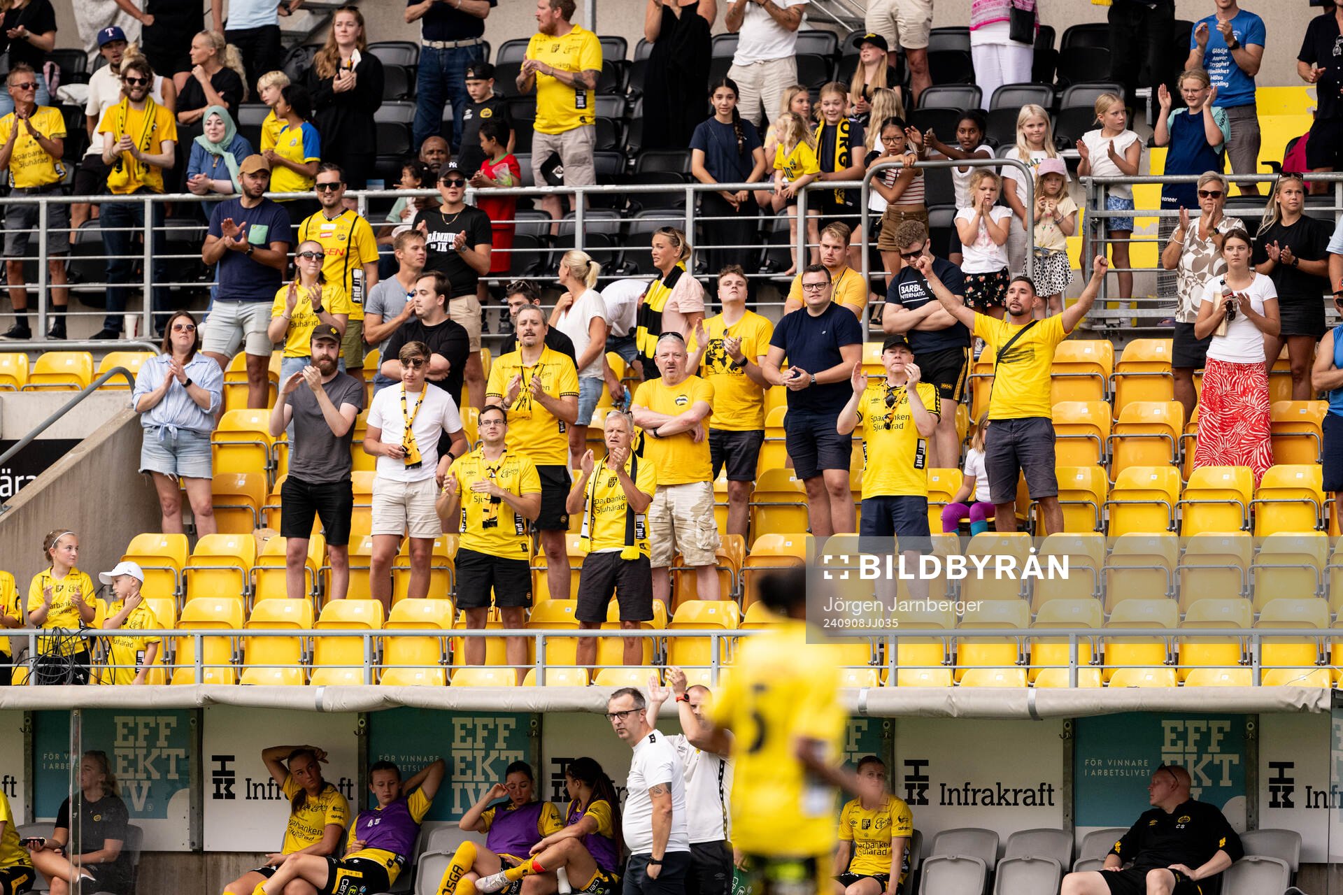 Elfsborgs supportrar jublar på läktaren