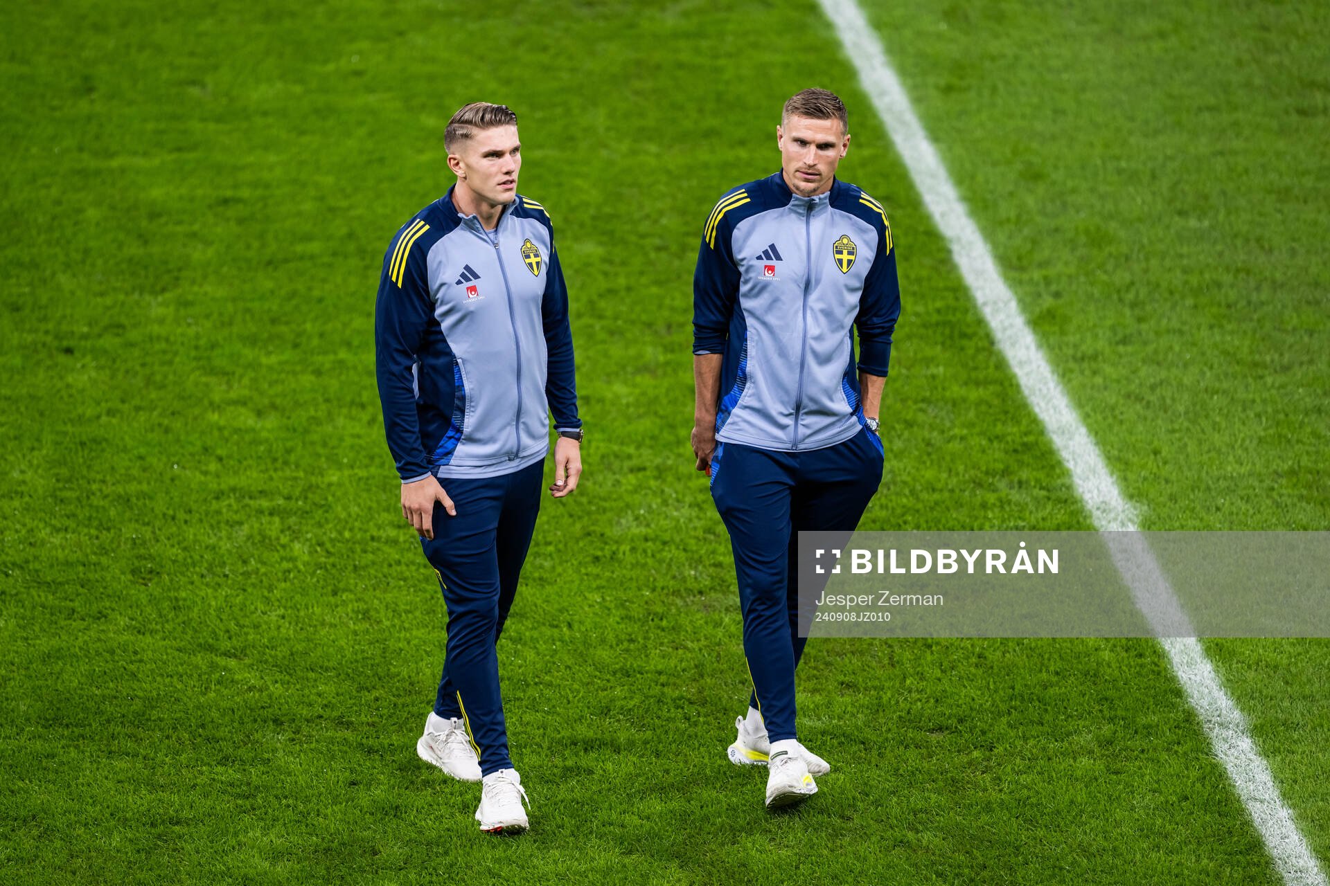 Viktor Gyökeres and Carl Starfelt of Sweden