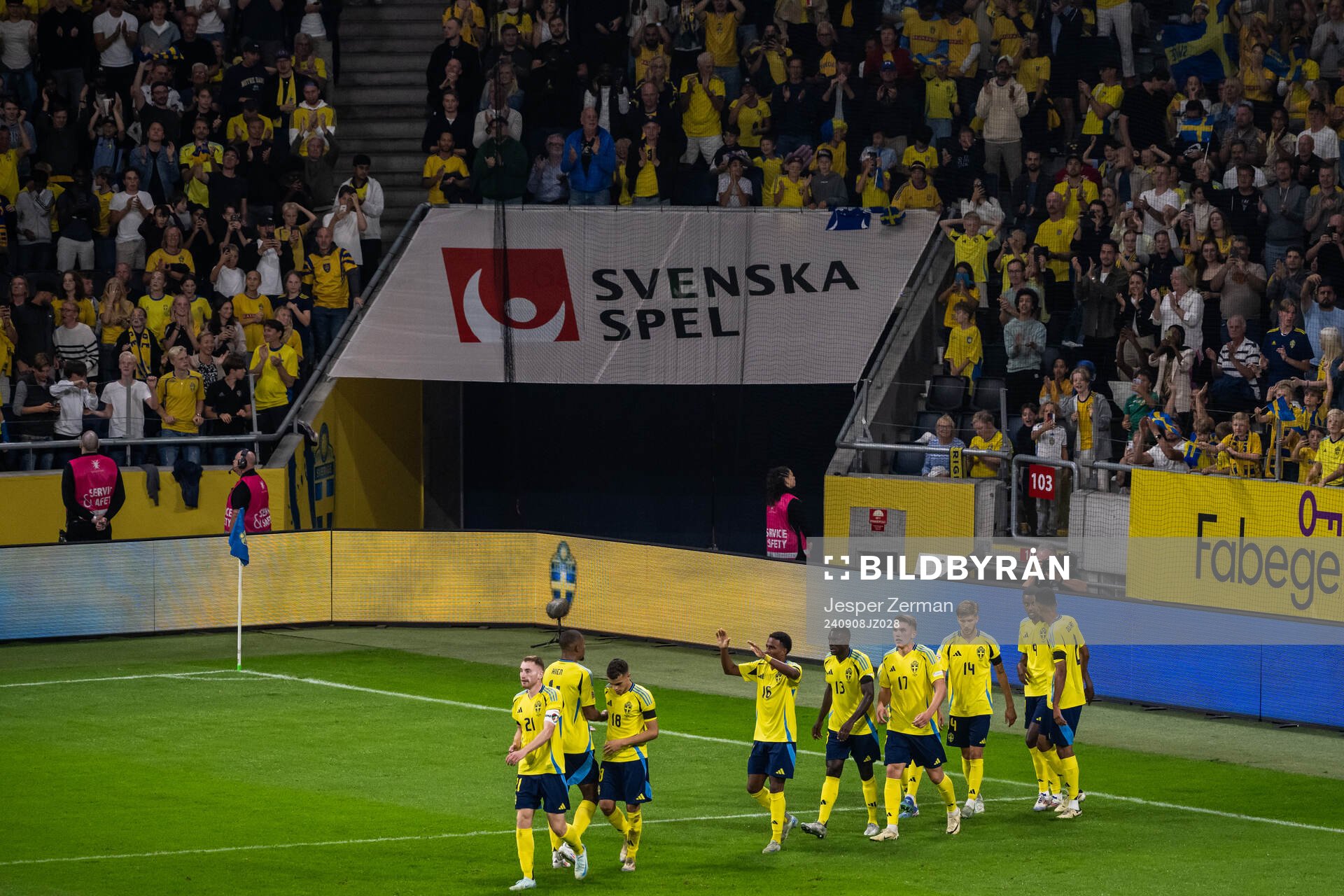 Alexander Isak of Sweden celebrates with team mates
