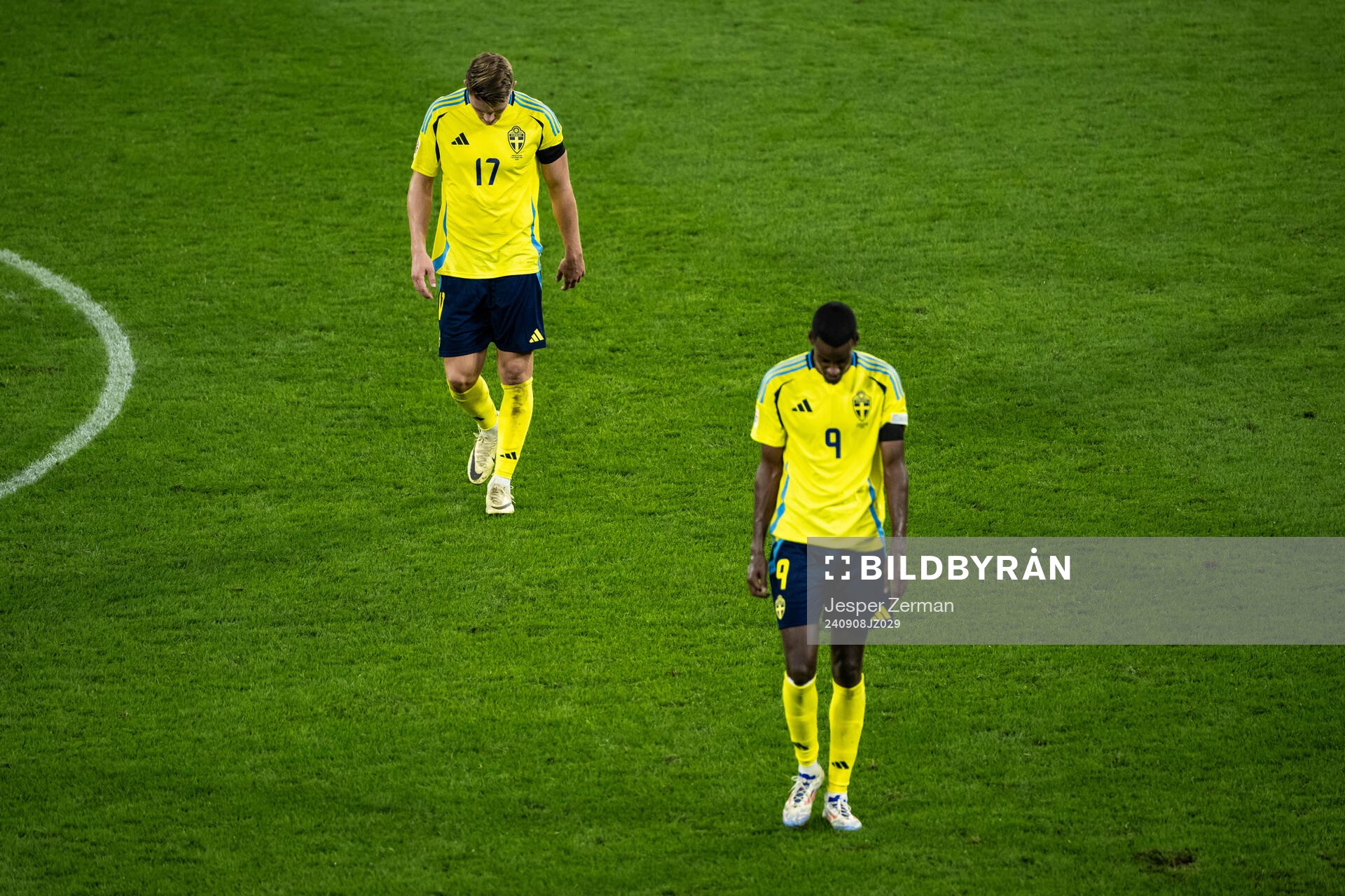 Viktor Gyökeres and Alexander Isak of Sweden