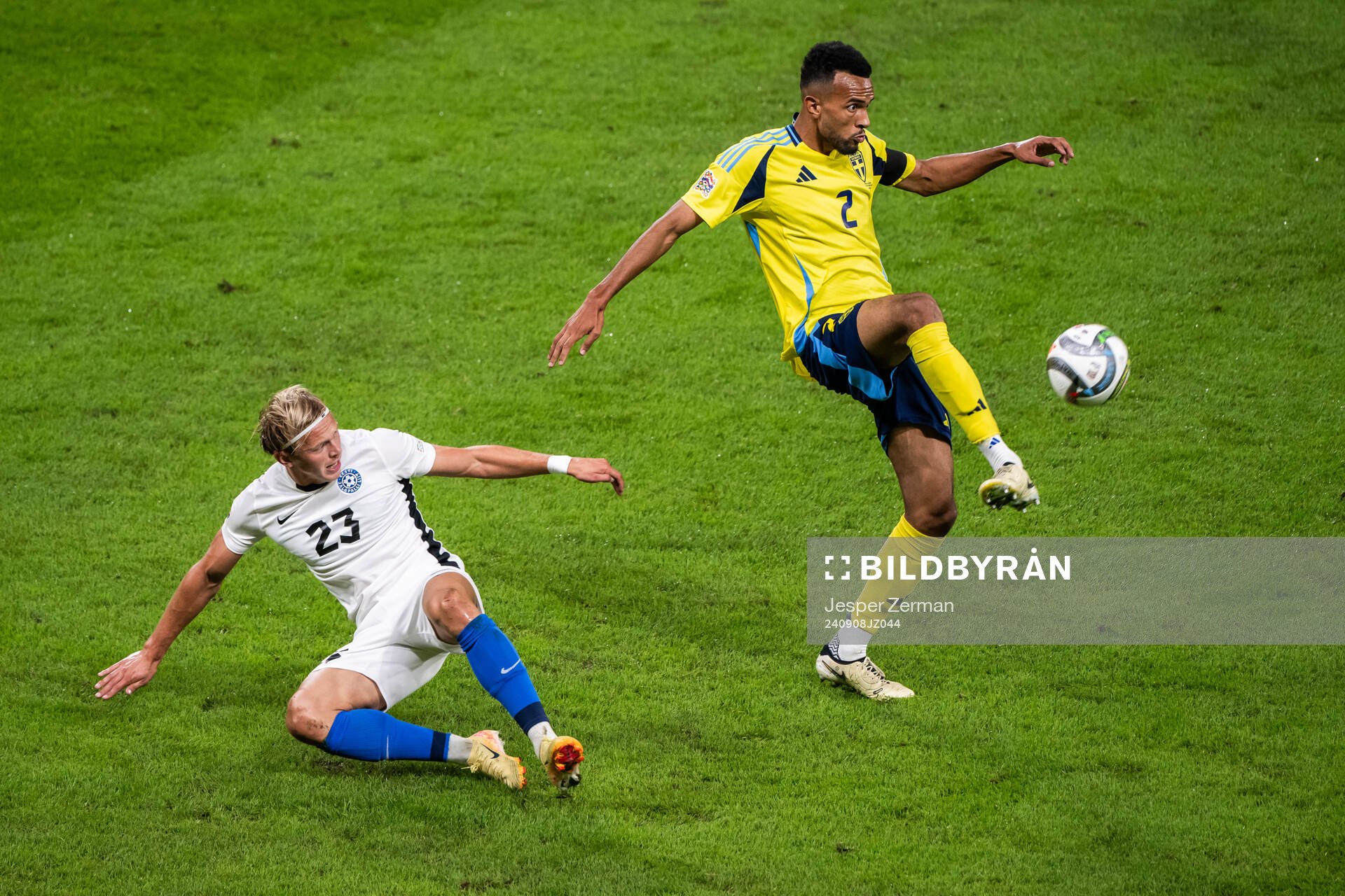 Vlasiy Sinyavskiy of Estonia and Alex Douglas of Sweden