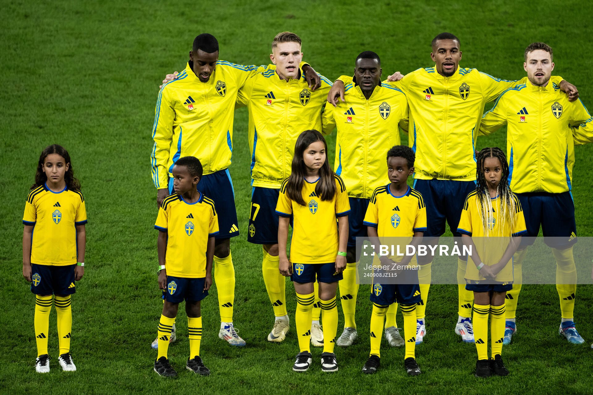Alexander Isak, Viktor Gyökeres, Ken Sema, Isak Hien and Gabriel Gudmundsson of Sweden with mascots during line up ahead of the Nations League football match between Sweden and Estonia on September 8, 2024 in Stockholm.
