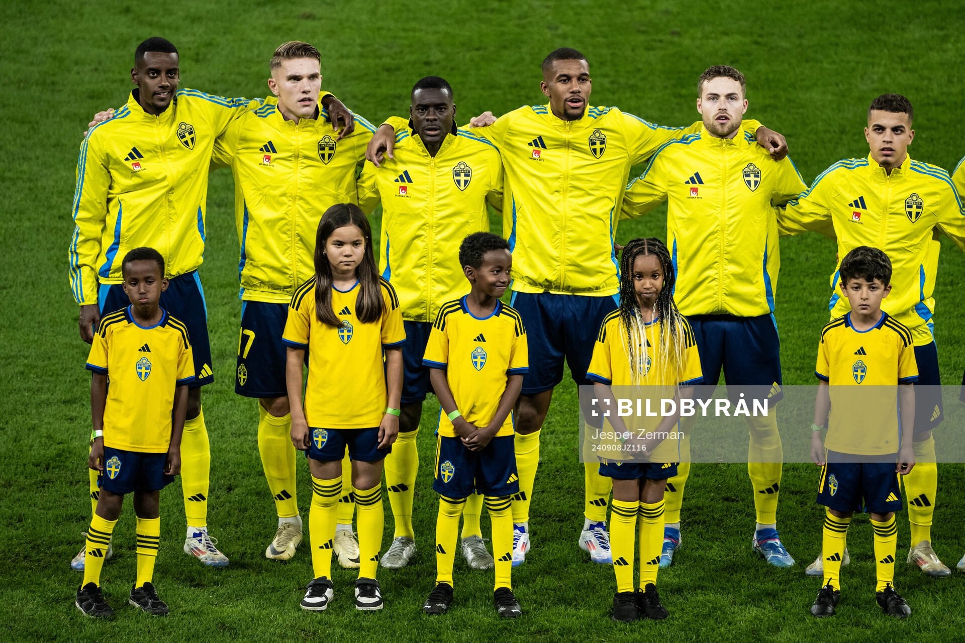 Alexander Isak, Viktor Gyökeres, Ken Sema, Isak Hien, Gabriel Gudmundsson and Yasin Ayari of Sweden with mascots during line up ahead of the Nations League football match between Sweden and Estonia on September 8, 2024 in Stockholm.