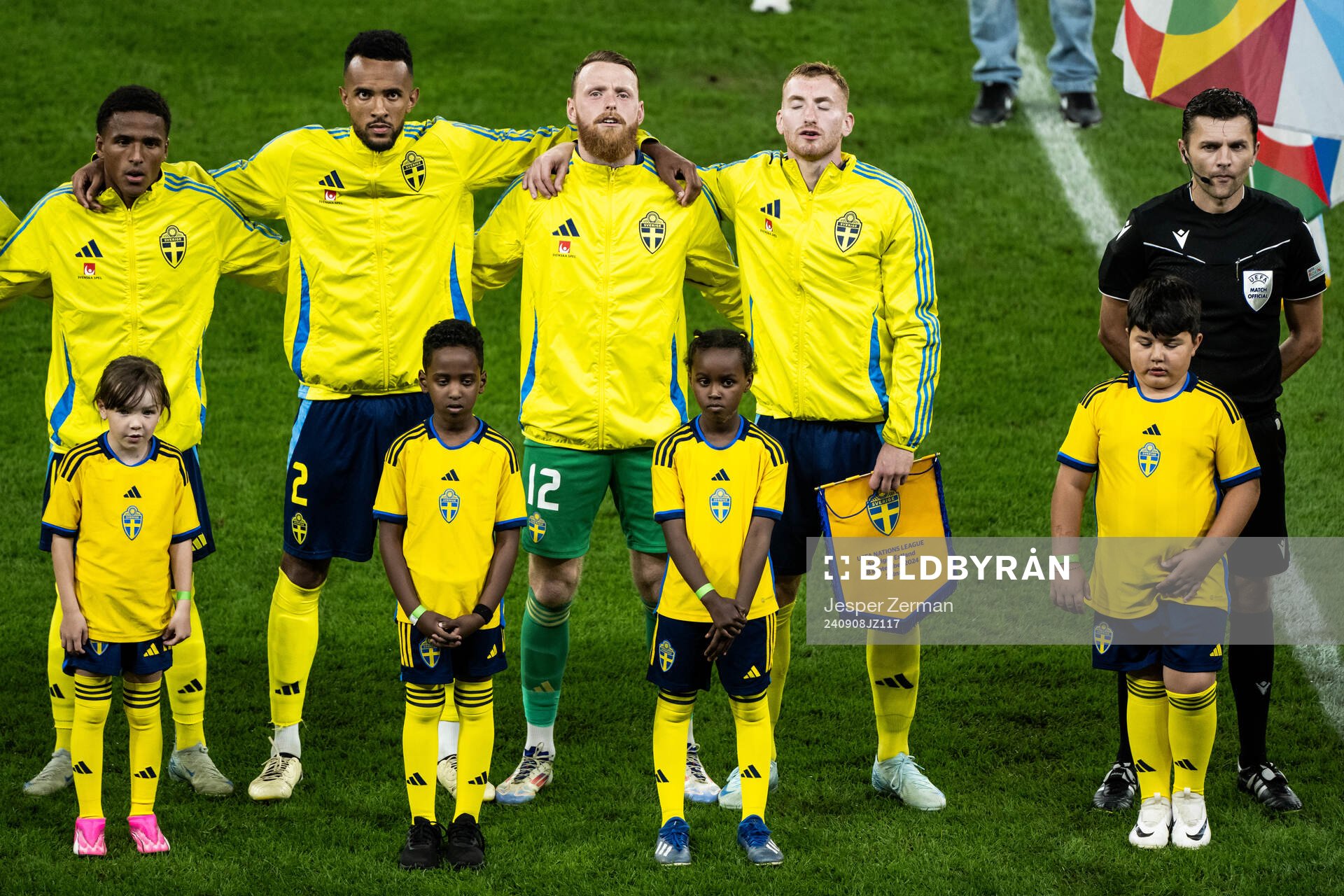 Niclas Eliasson, Alex Douglas, goalkeeper Viktor Johansson and Dejan Kulusevski with mascots during line up ahead of the Nations League football match between Sweden and Estonia on September 8, 2024 in Stockholm.