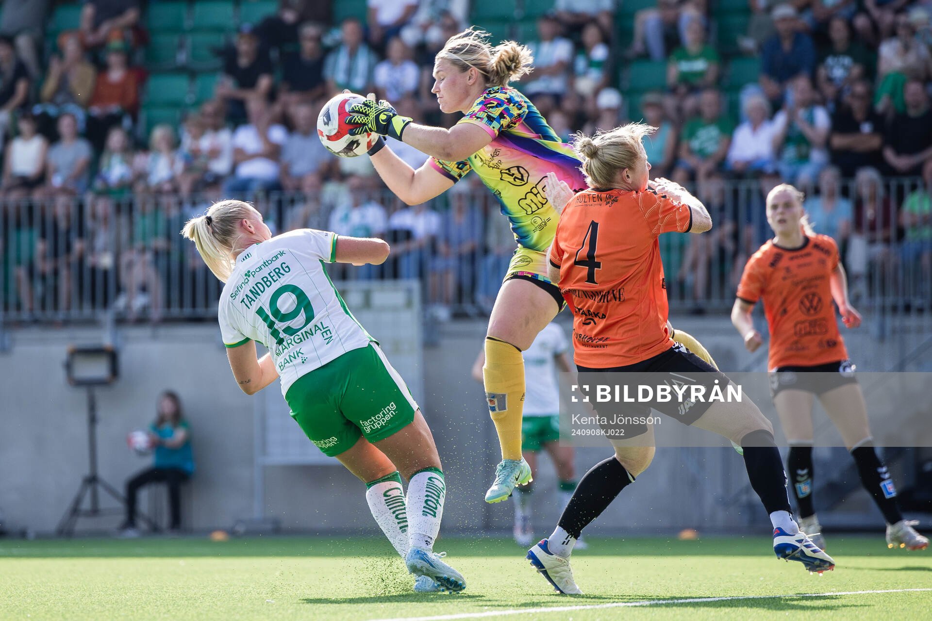 Kristianstads målvakt Moa Olsson och Hammarbys Cathinka