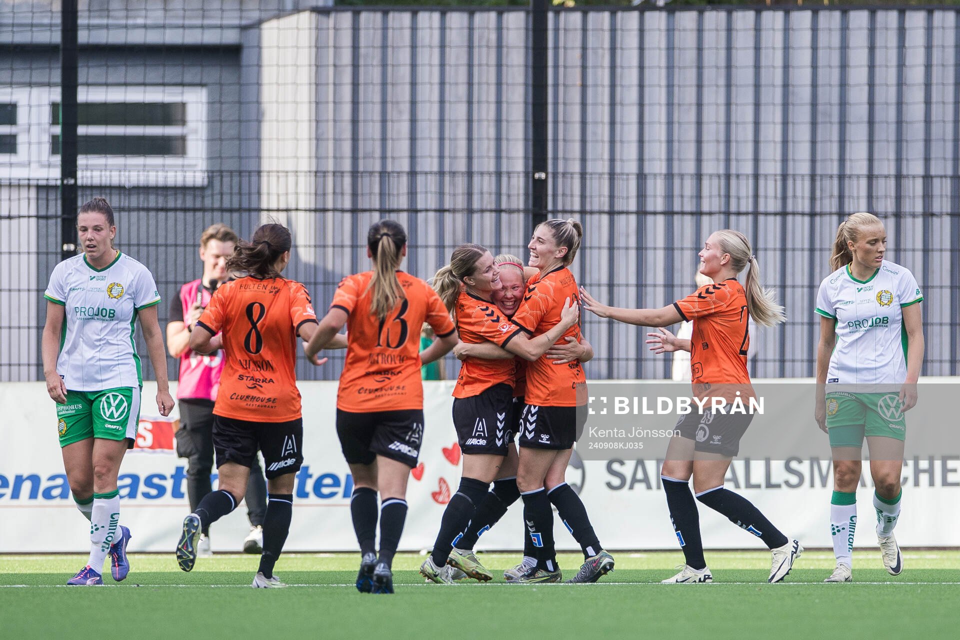 Kristianstads Hlin Eiriksdottir jublar med lagkamrater