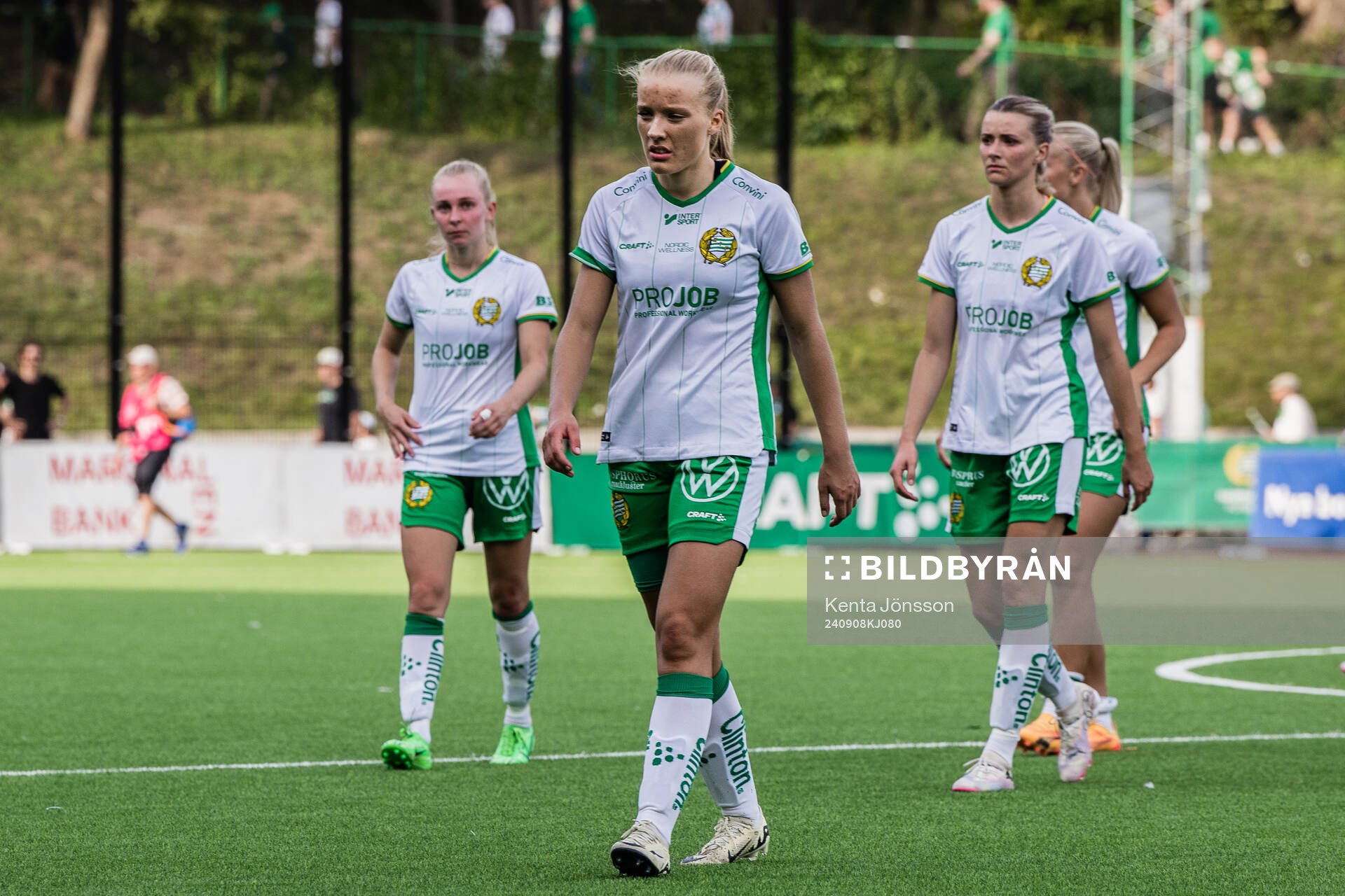 Hammarbys Smilla Holmberg deppar med lagkamrater