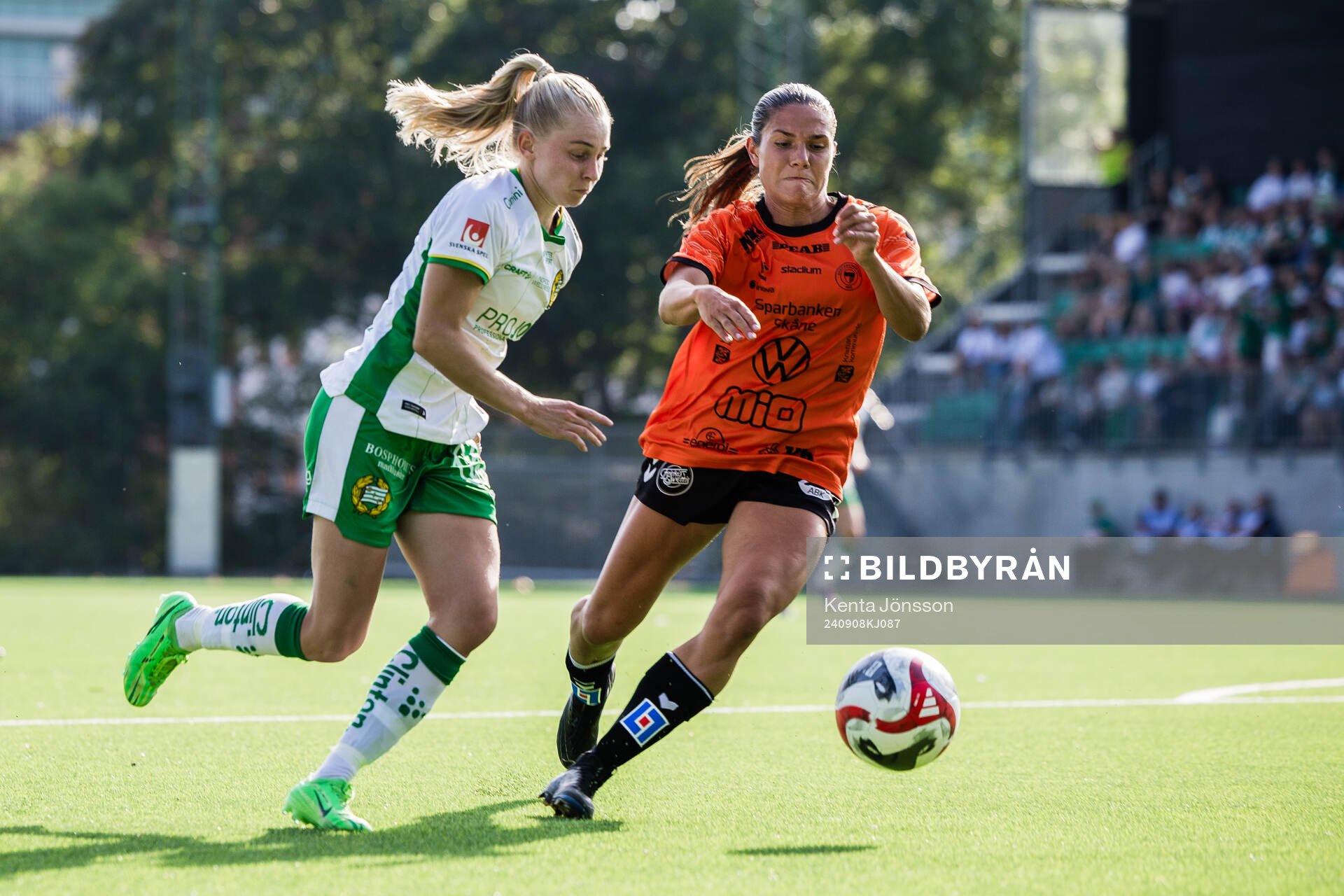 Hammarbys Emilie Joramo och Kristianstads Carly Wickenheiser
