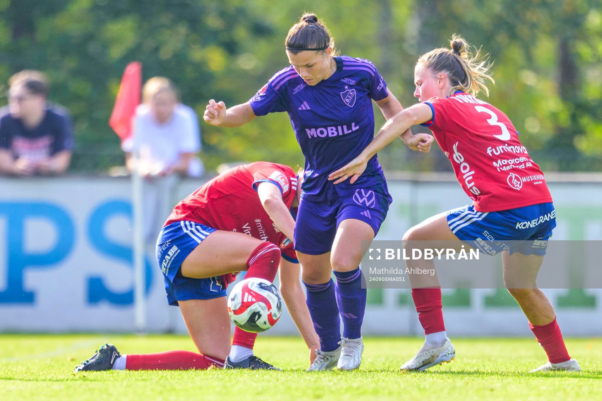 Djurgårdens Pauline Hammarlund och Vittsjös Julia Tunturi
