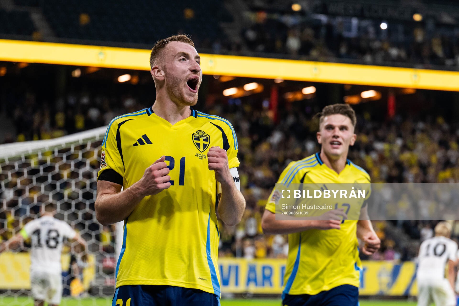 Dejan Kulusevski and Viktor Gyökeres of Sweden celebrate