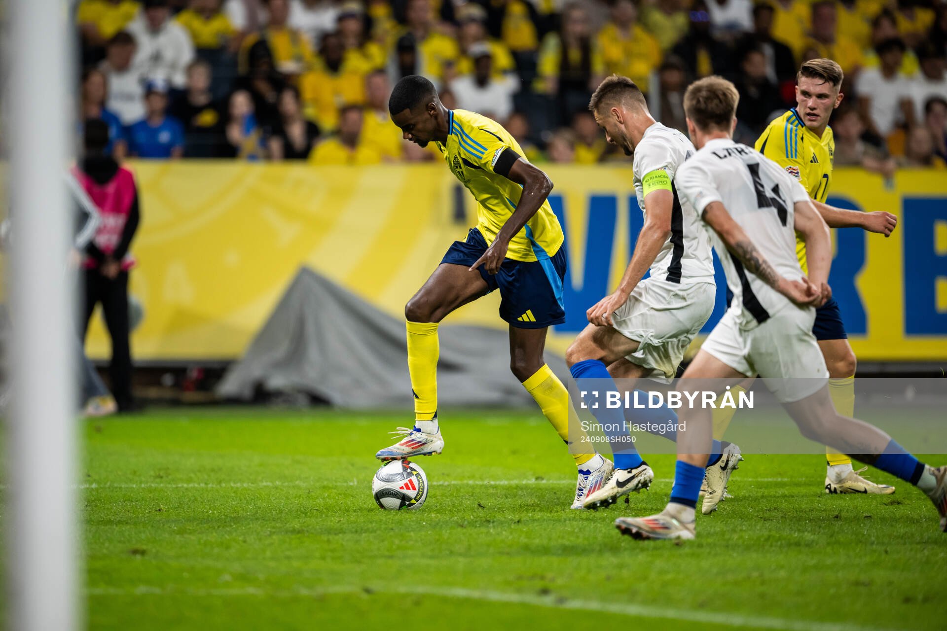 Alexander Isak and Viktor Gyökeres of Sweden