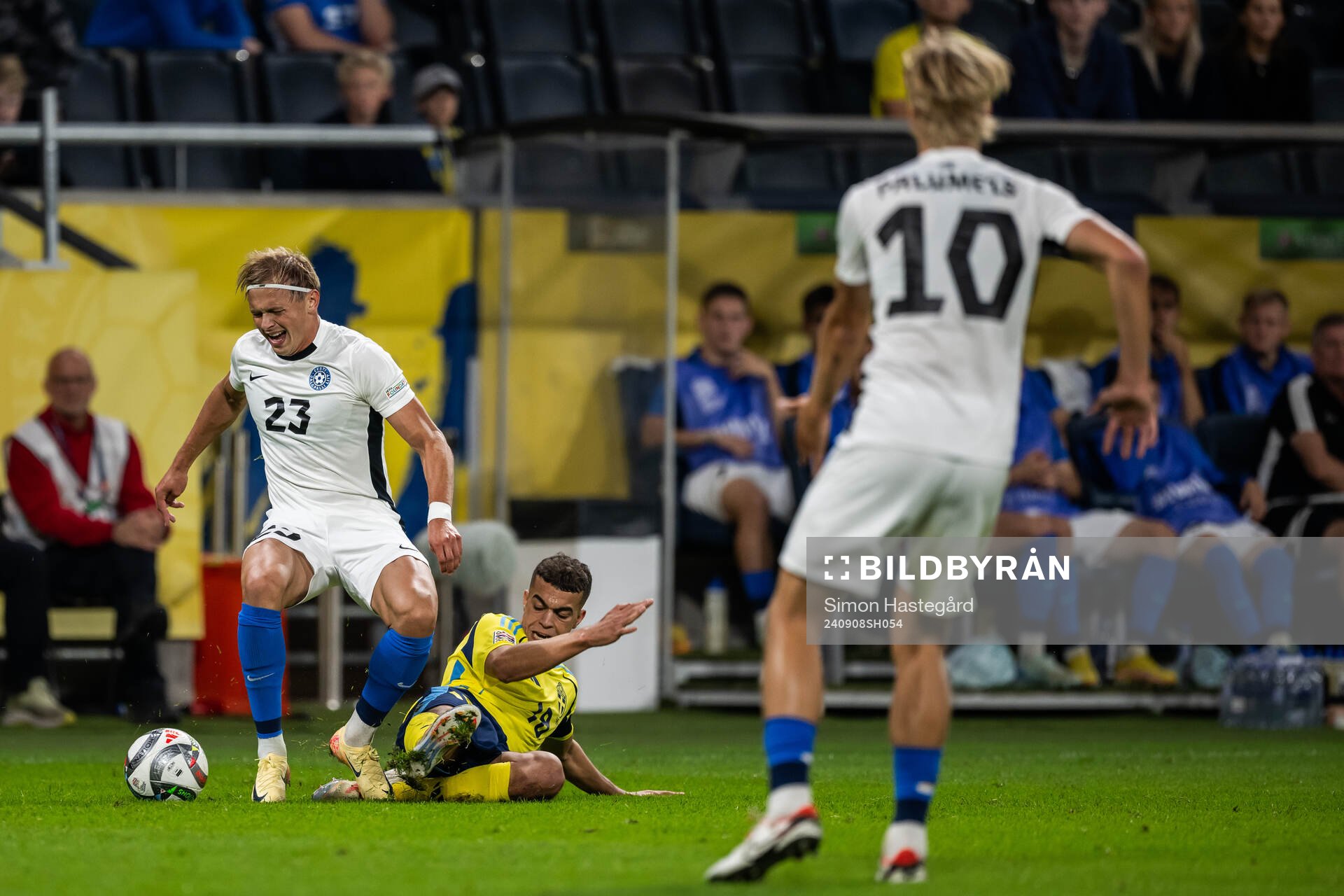 Vlasiy Sinyavskiy of Estonia and Yasin Ayari of Sweden