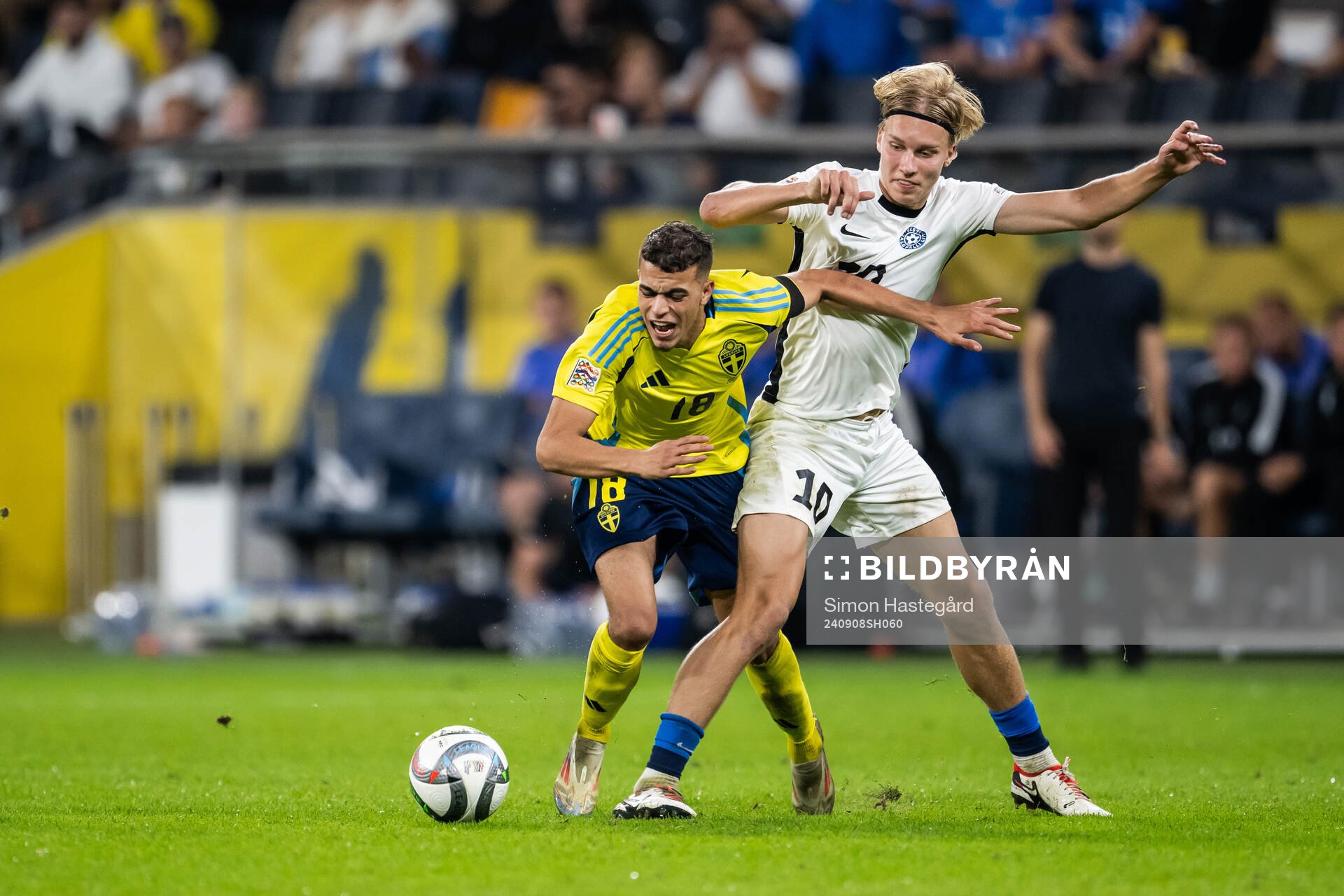 Yasin Ayari of Sweden and Kevor Palumets of Estonia during the Nations League football match between Sweden and Estonia on September 8, 2024 in Stockholm.