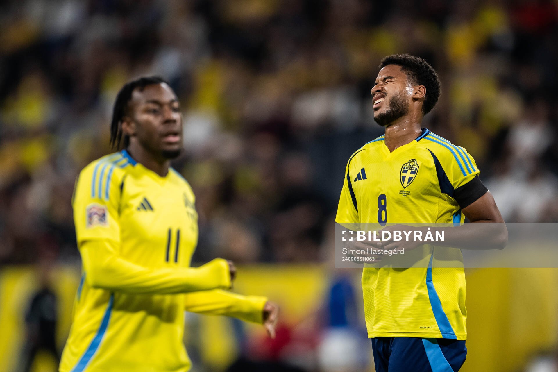 Anthony Elanga and Jens Cajuste of Sweden