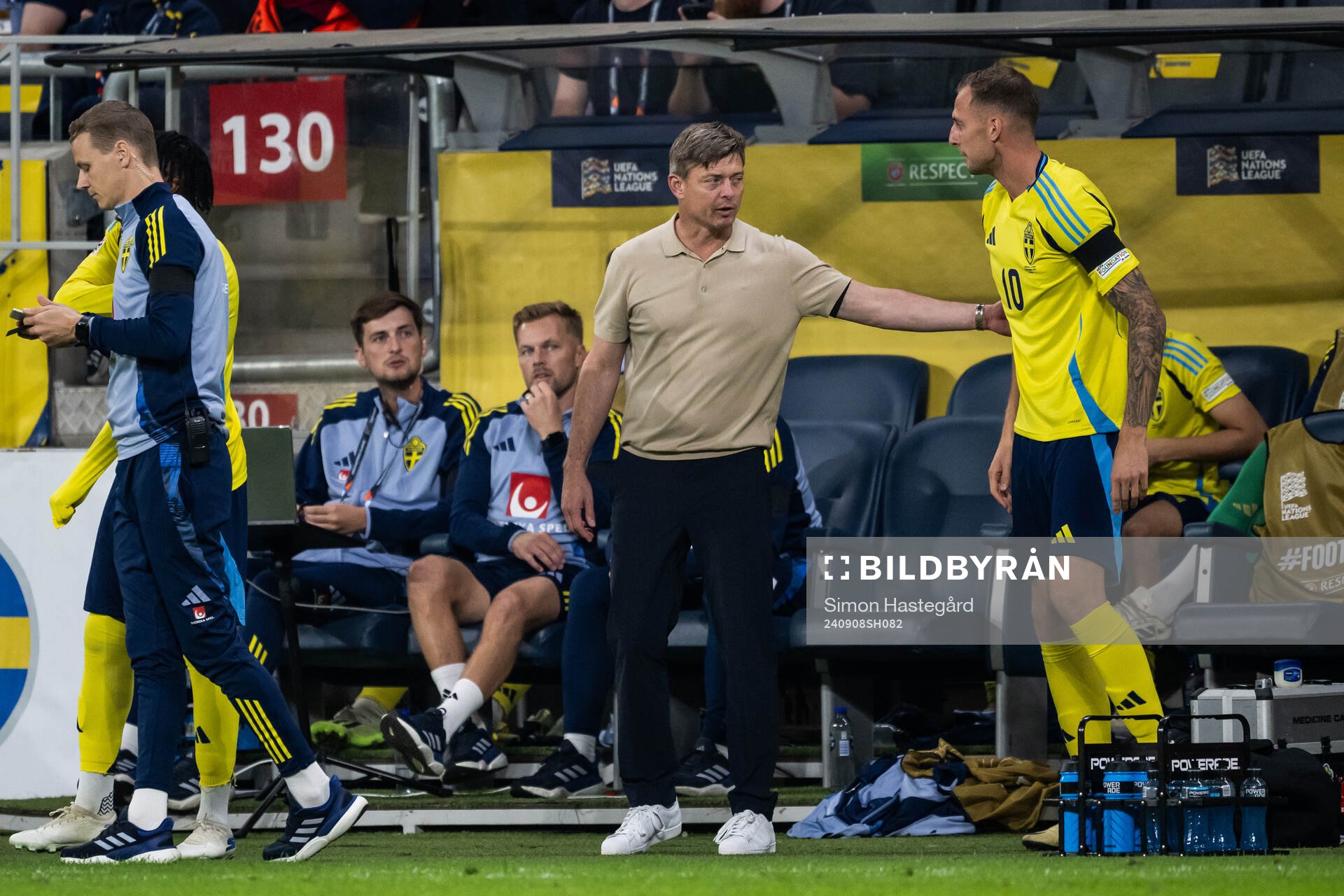Head coach Jon Dahl Tomasson and Gustaf Nilsson of Sweden