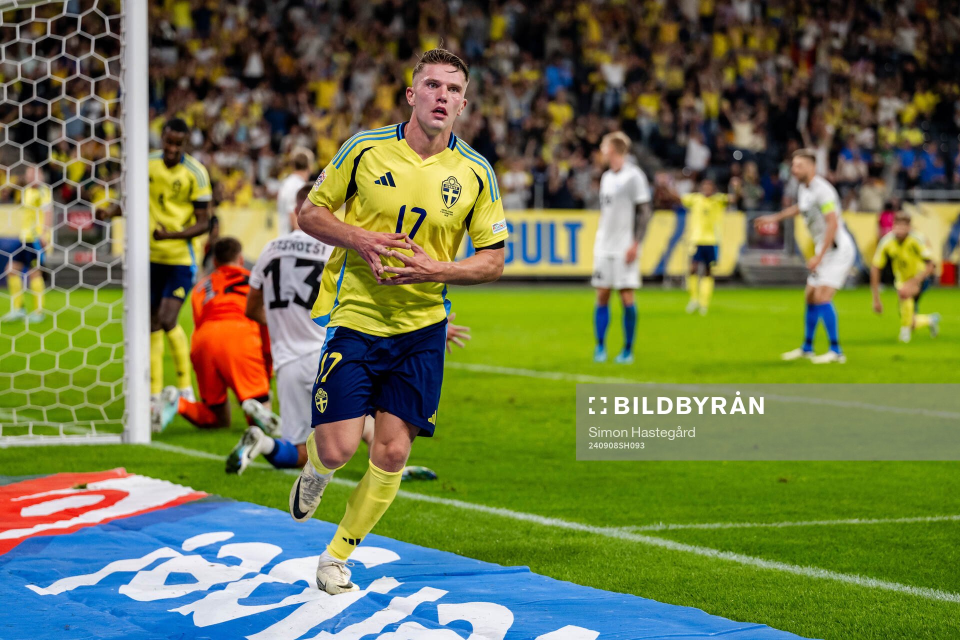 Viktor Gyökeres of Sweden celebrates the 1-0 goal