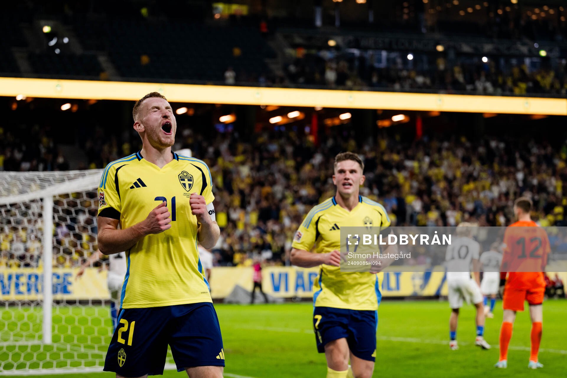 Dejan Kulusevski and Viktor Gyökeres of Sweden celebrate