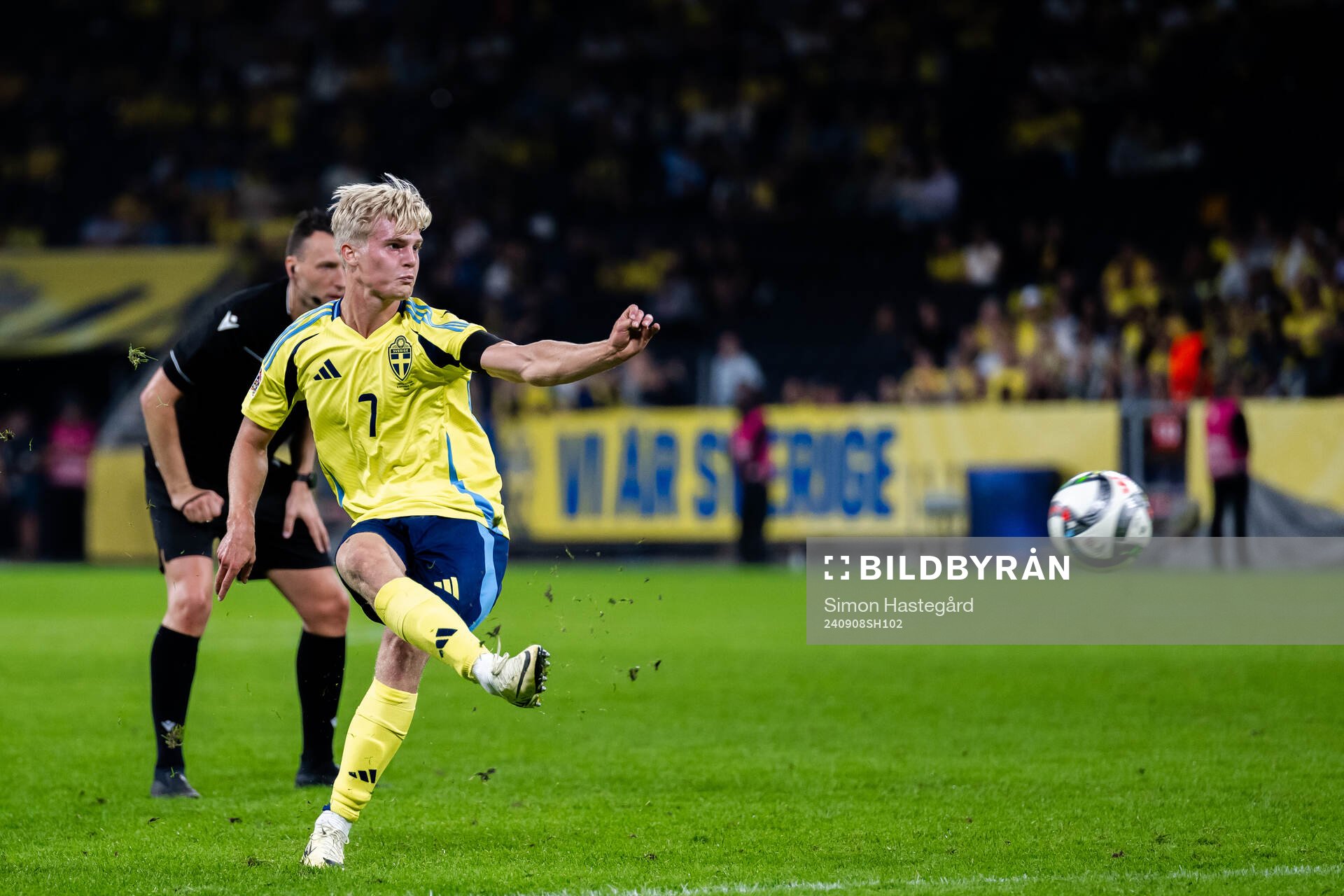Lucas Bergvall of Sweden