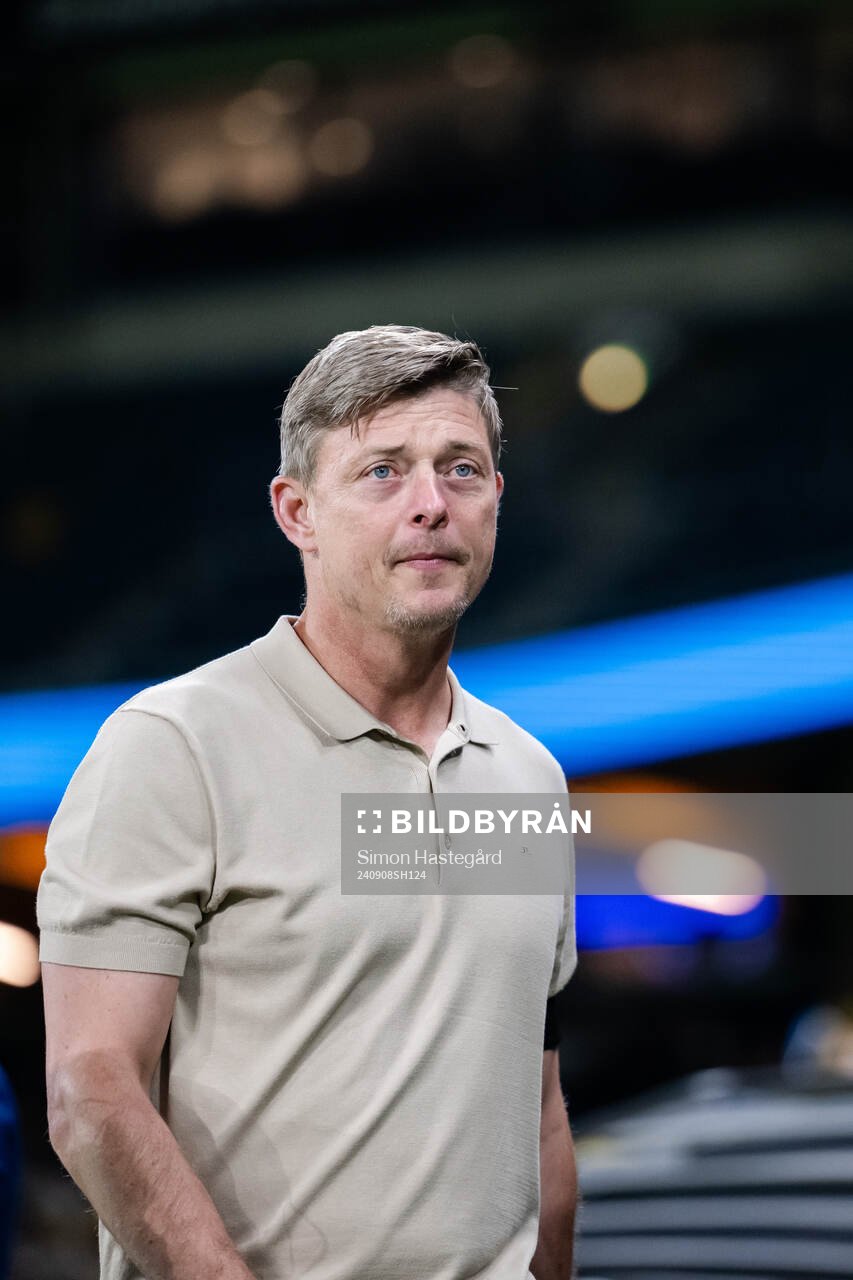 Head coach Jon Dahl Tomasson of Sweden