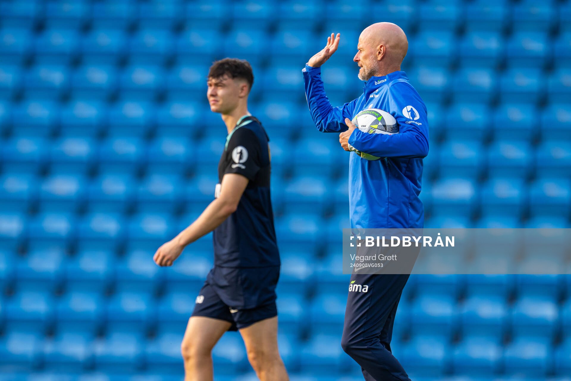 Jørgen Strand Larsen and Ståle Solbakken, head coach of
