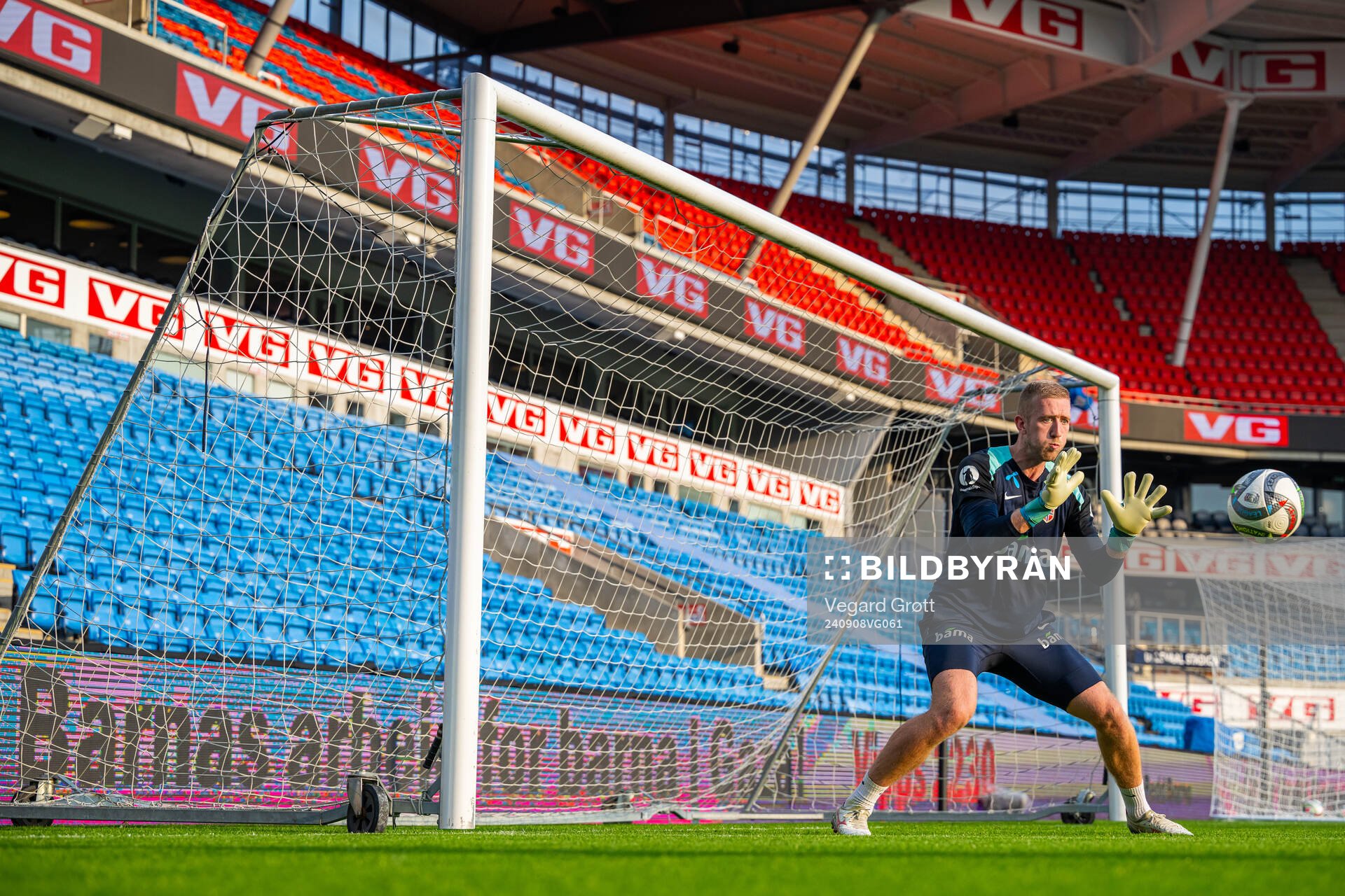 Goalkeeper Egil Selvik of the Norwegian national football team during a training session on September 8, 2024 in Oslo. 