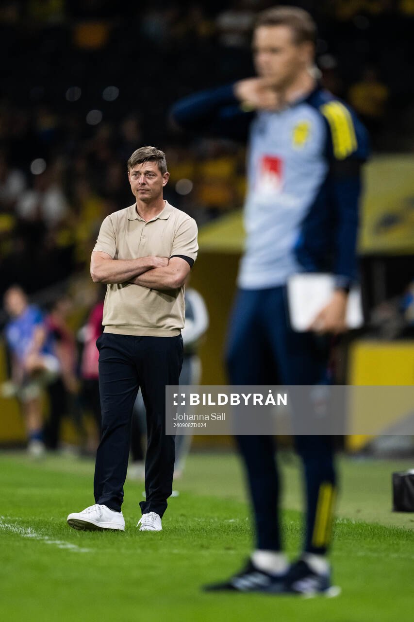 Head coach Jon Dahl Tomasson of Sweden
