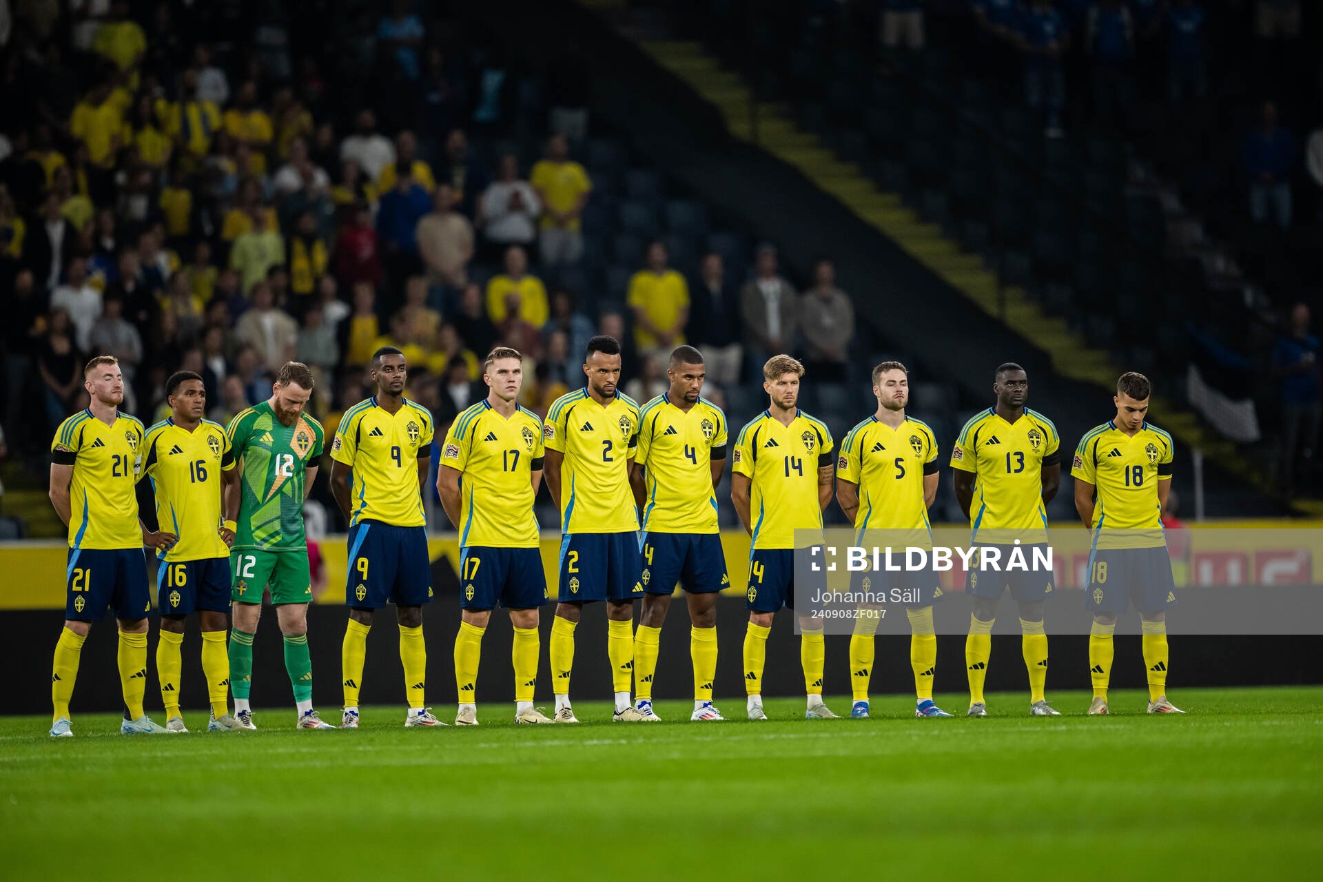 Players of Sweden during a moment of silence to honor former coach Sven-Göran Eriksson ahead of the Nations League football match between Sweden and Estonia on September 8, 2024 in Stockholm. 