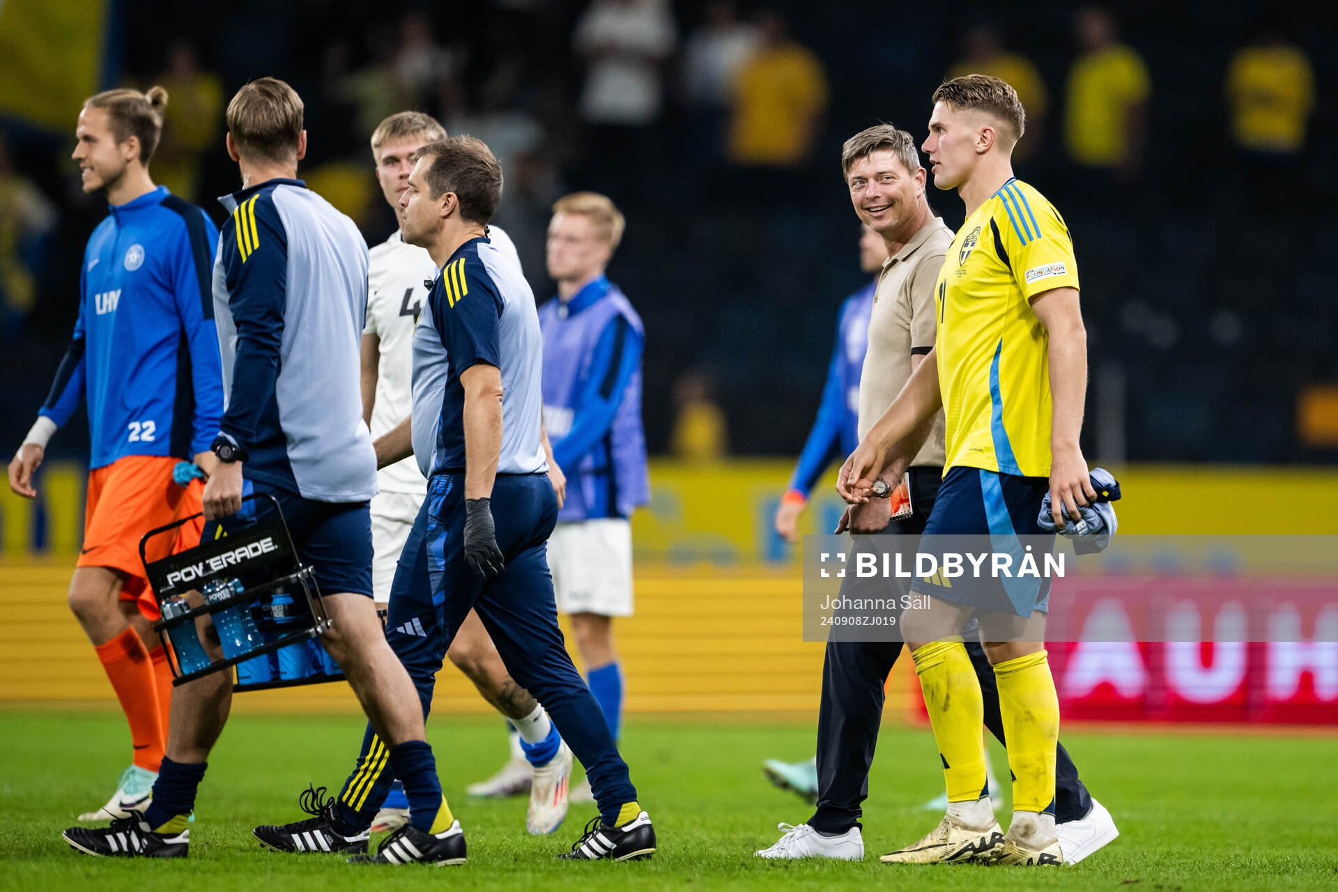 Head coach Jon Dahl Tomasson and Viktor Gyökeres of Sweden