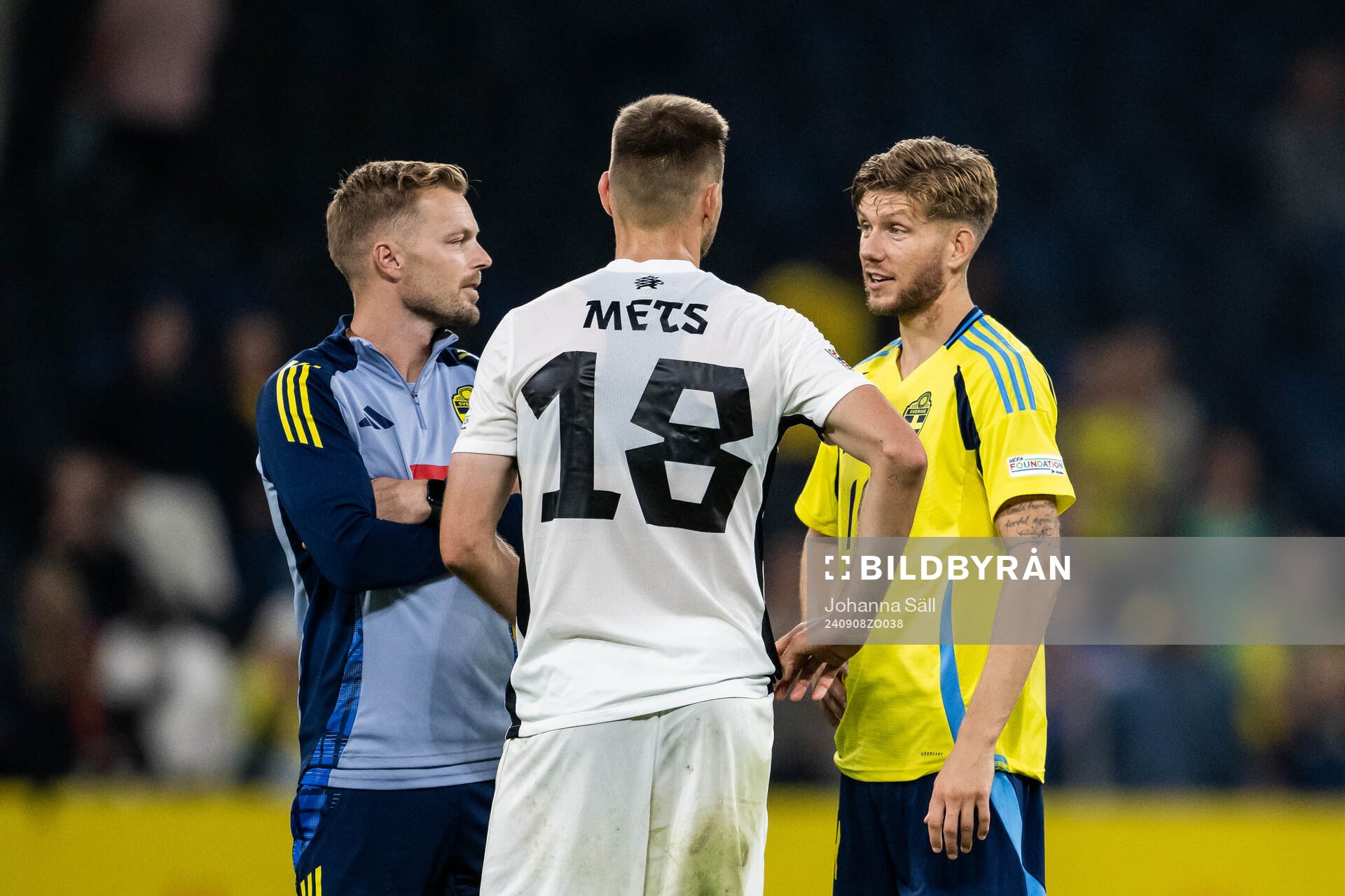 Karol Mets of Estonia, assistant coach Sebastian Larsson