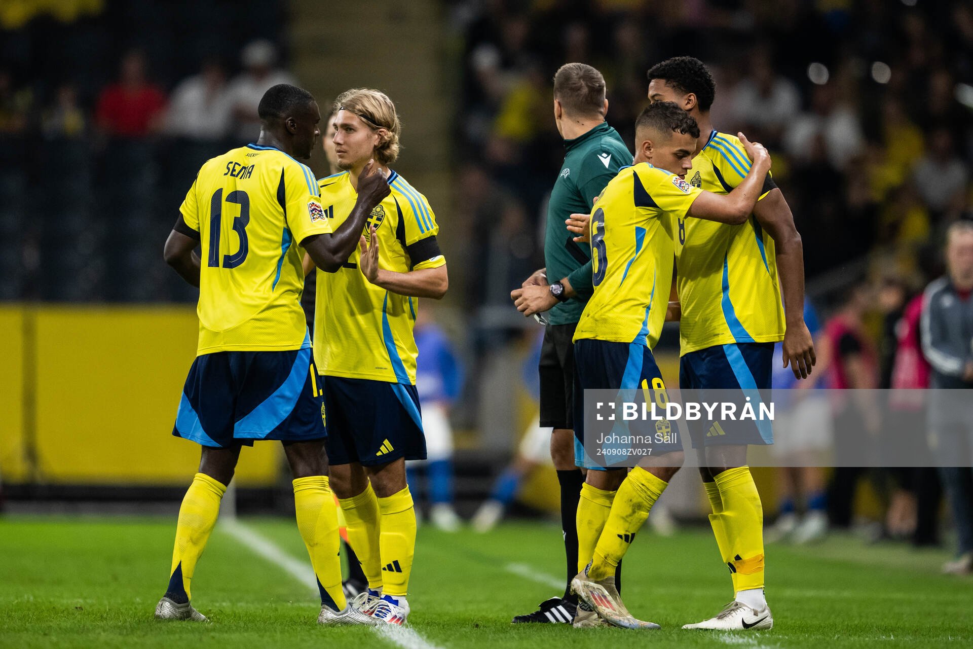 Ken Sema and Yasin Ayari of Sweden is substituted off for