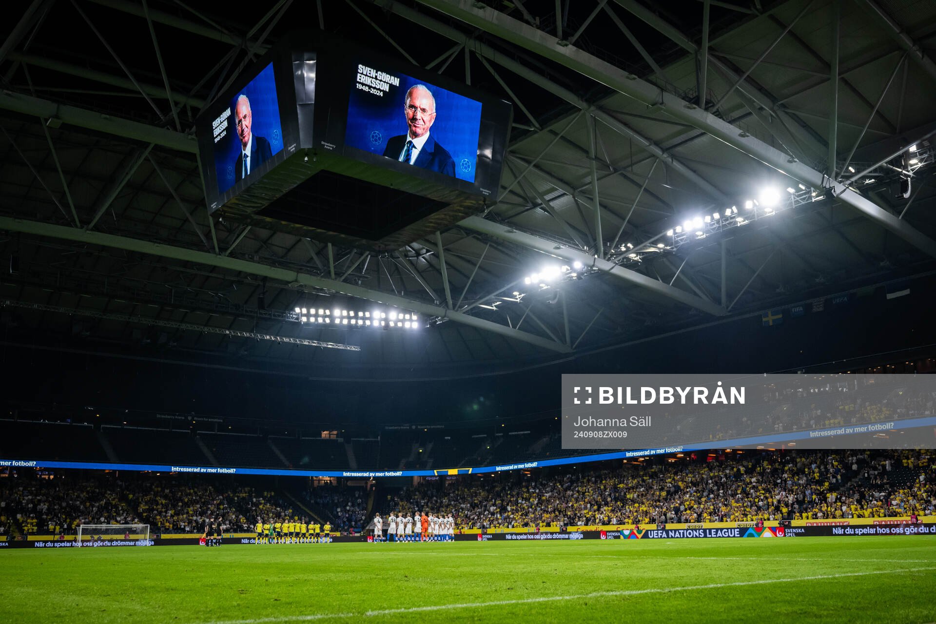 Players of Sweden and of Estonia during a moment of silence to honor former coach Sven-Göran Eriksson ahead of the Nations League football match between Sweden and Estonia on September 8, 2024 in Stockholm.