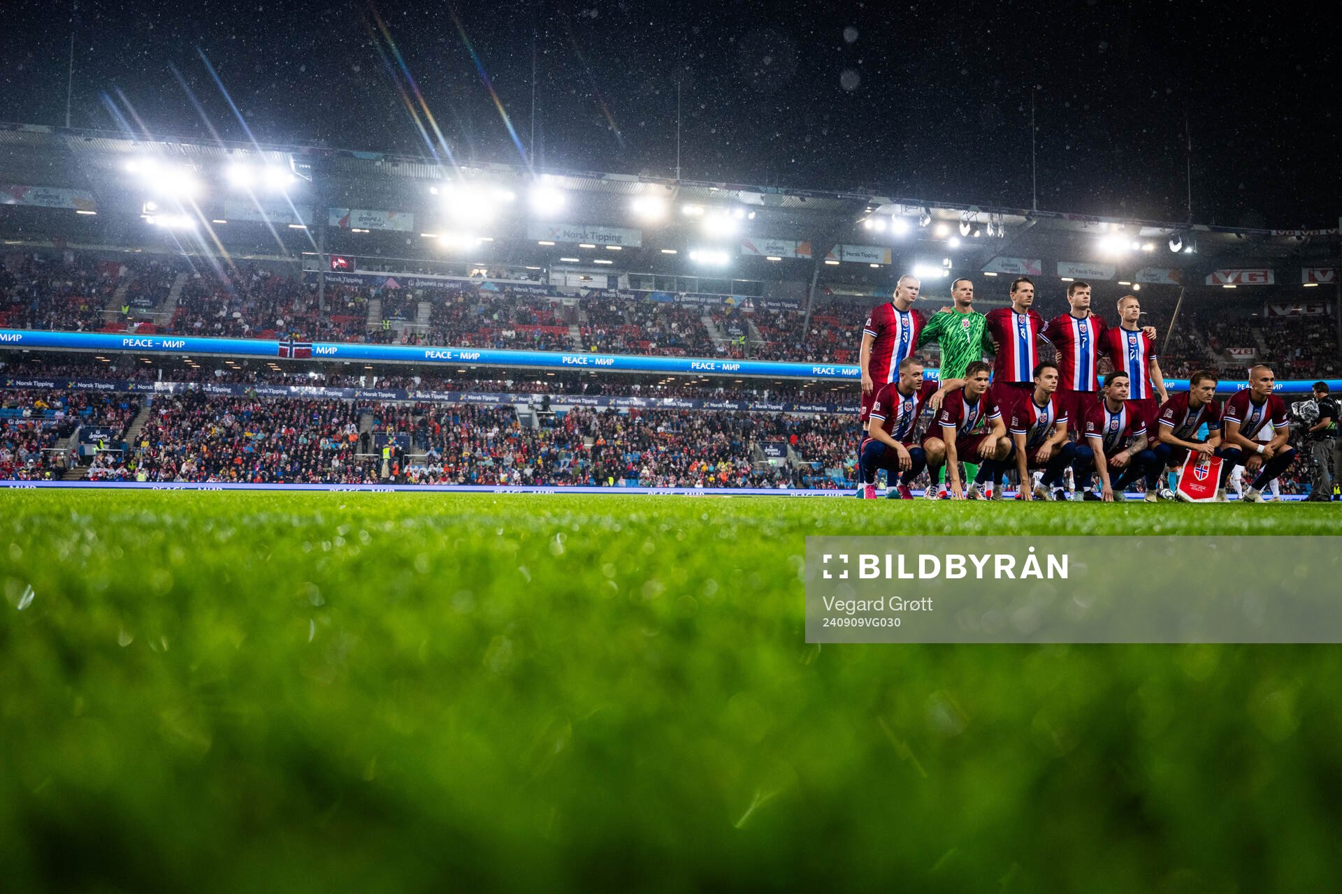 The starting eleven of Norway pose for a photo