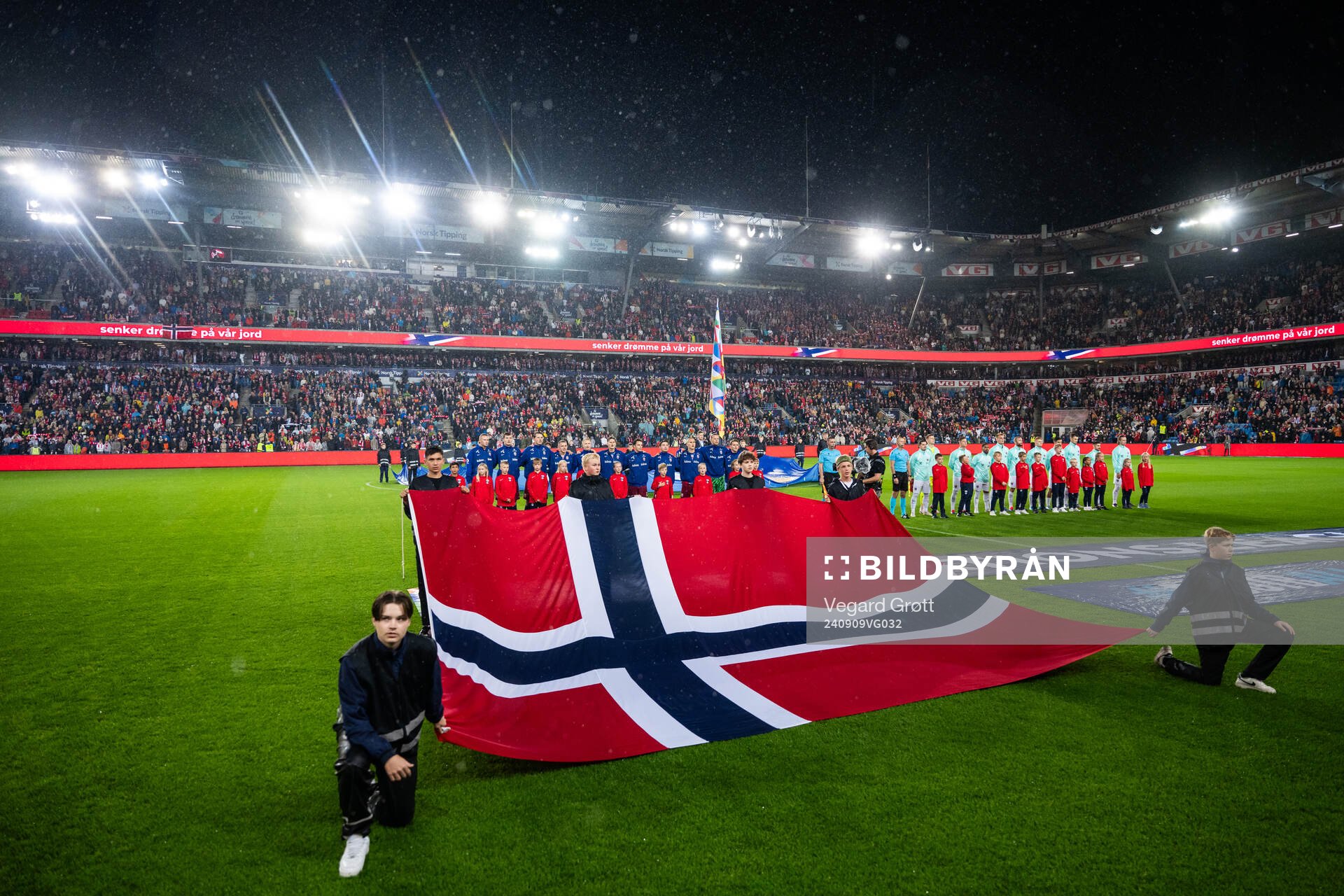 Players of Norway and of Austria